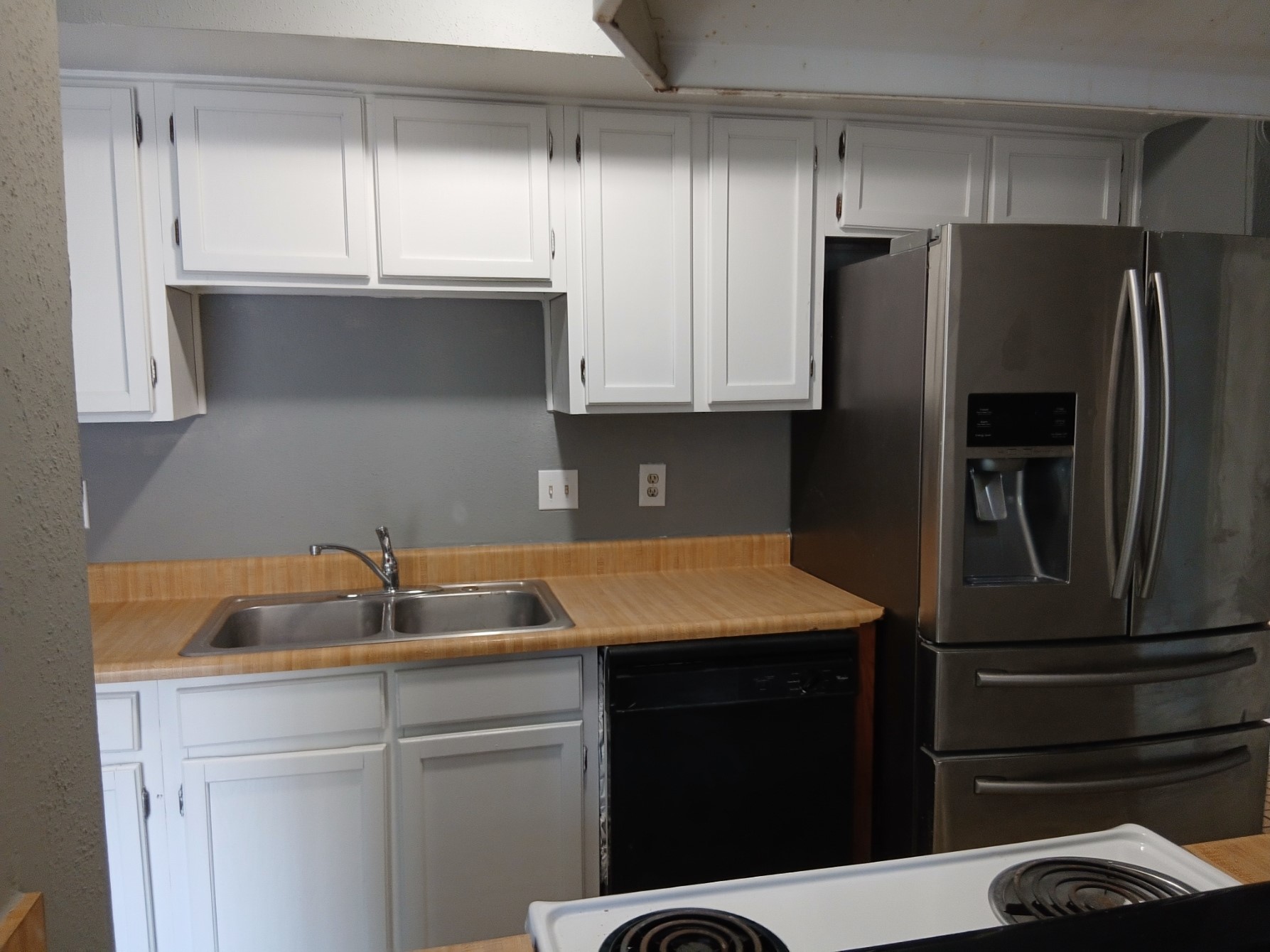 12517 Corona Lane Property Photo 2