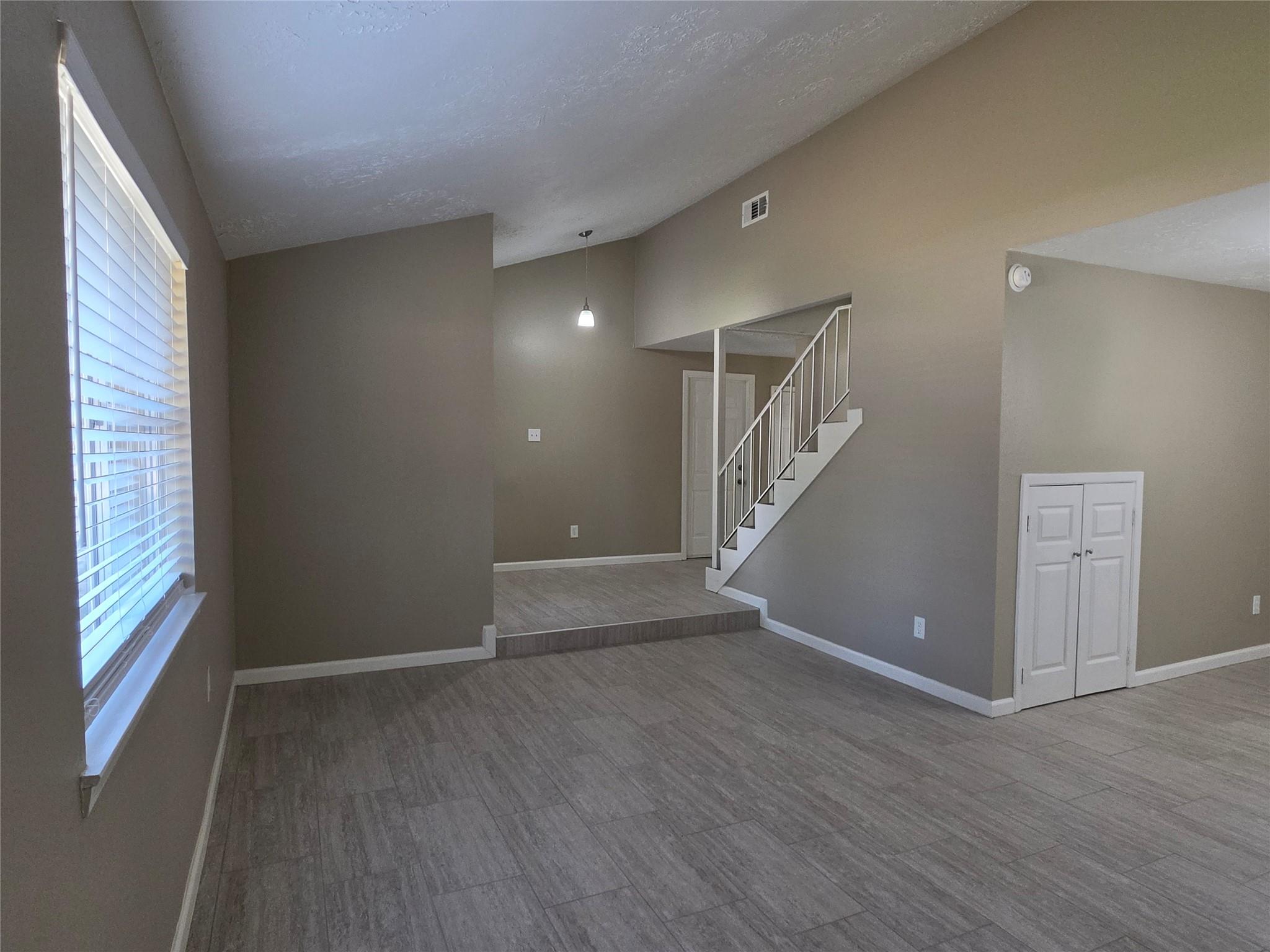 4302 Sloangate Drive Property Photo 5