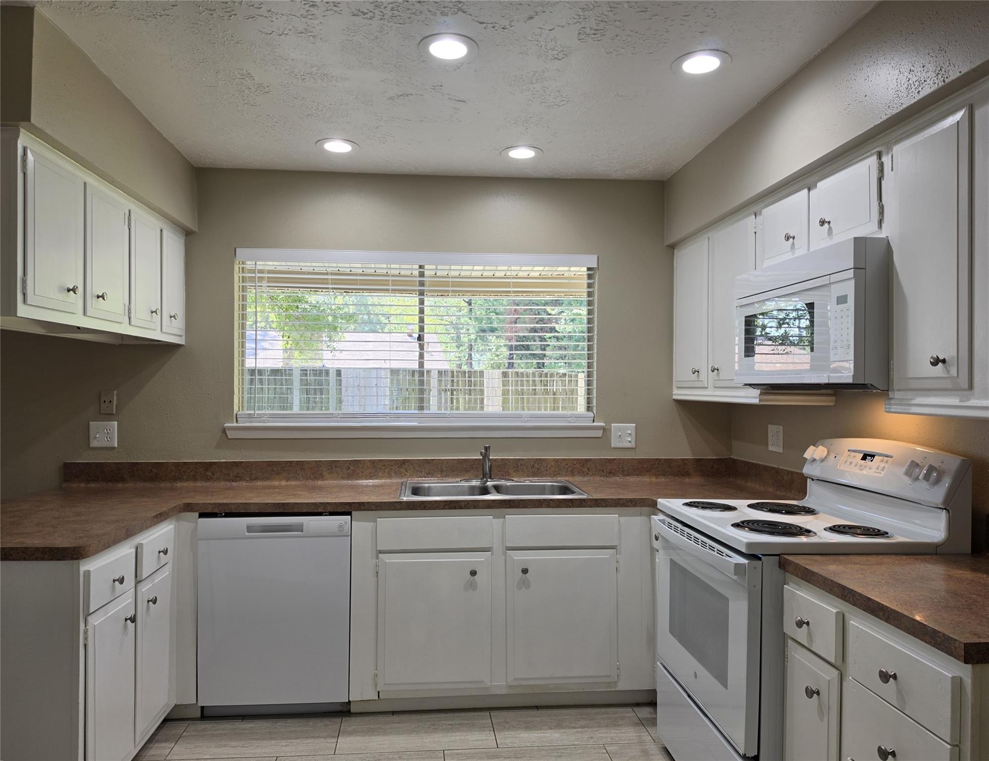 4302 Sloangate Drive Property Photo 7