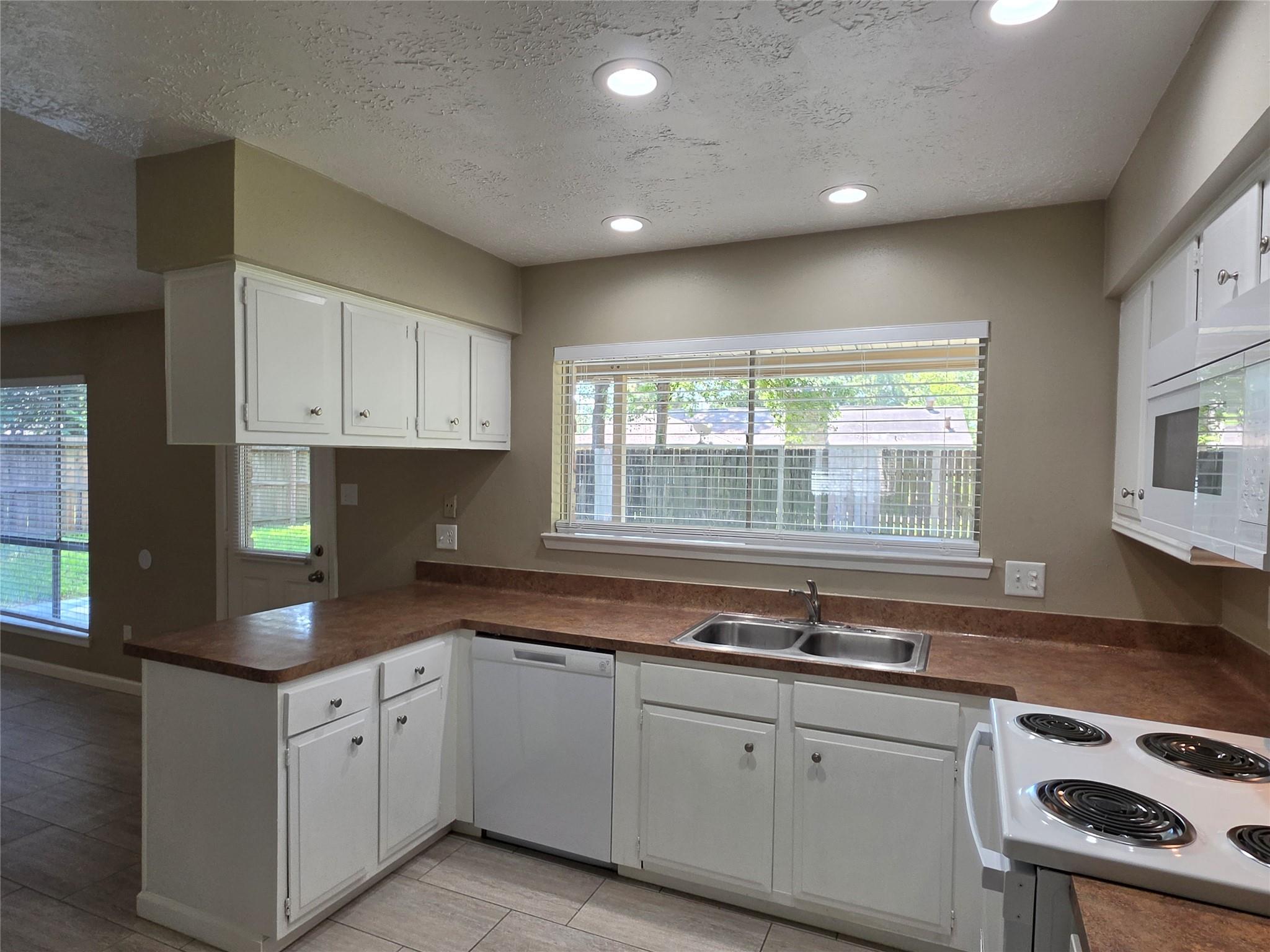 4302 Sloangate Drive Property Photo 8