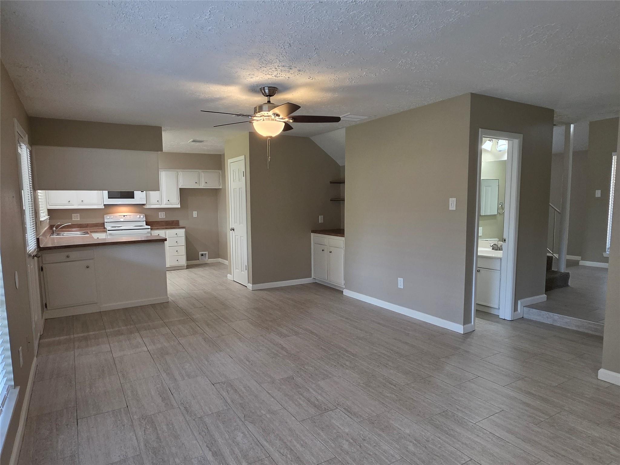 4302 Sloangate Drive Property Photo 11