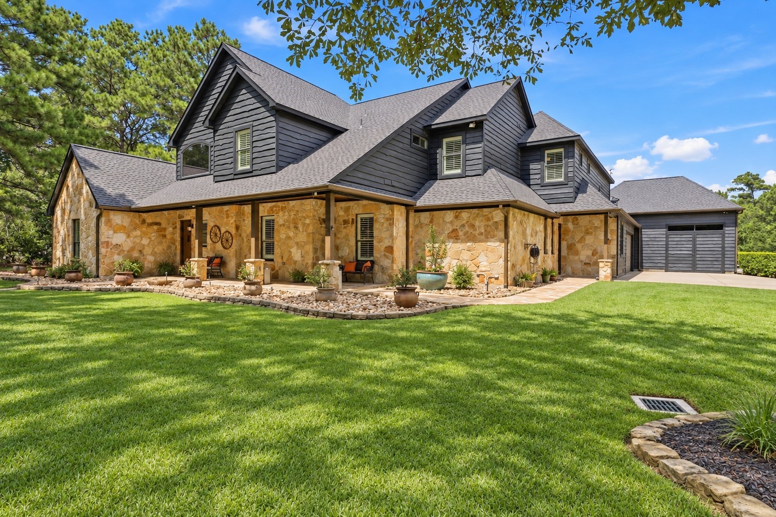 1175 Hunters Creek Way Property Photo 3