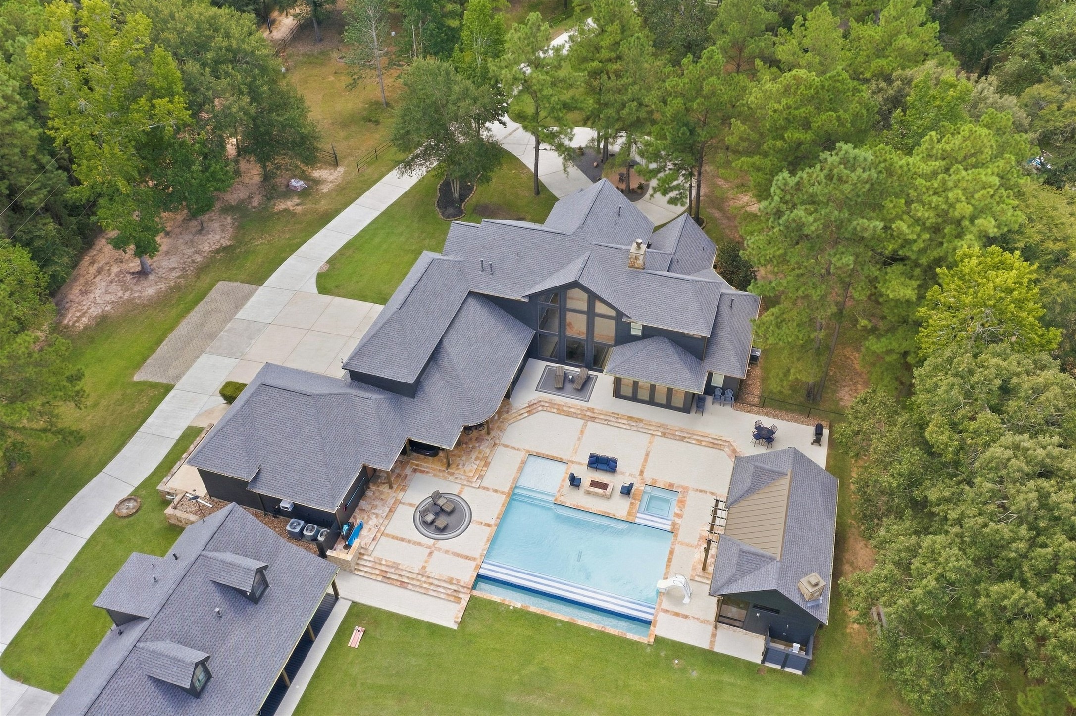 1175 Hunters Creek Way Property Photo 5
