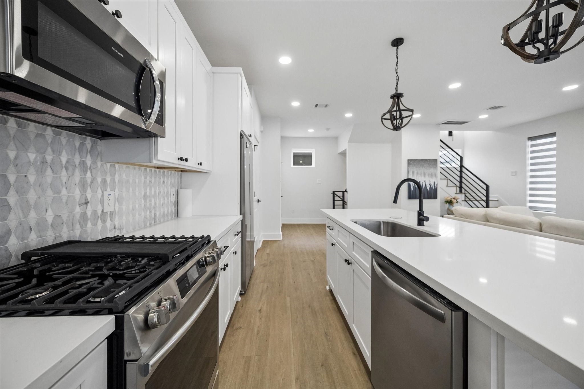 104 E 44th Street A Property Photo 7