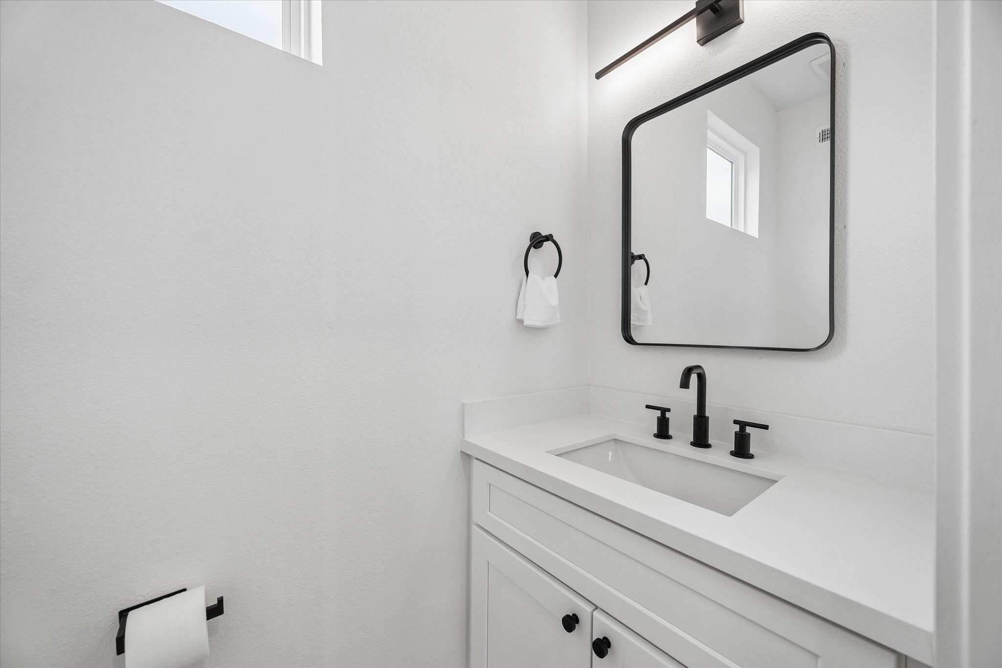 104 E 44th Street A Property Photo 11