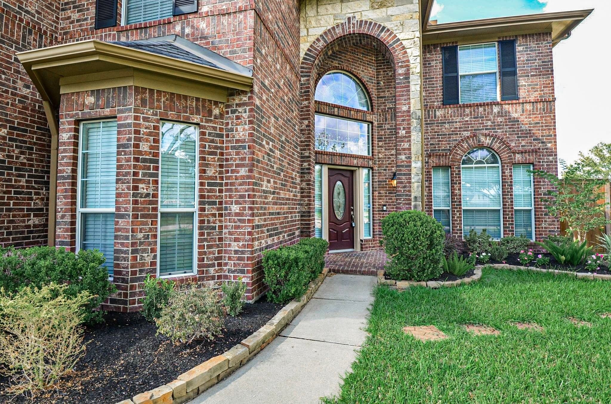 21415 Sierra Bend Drive Property Photo 4