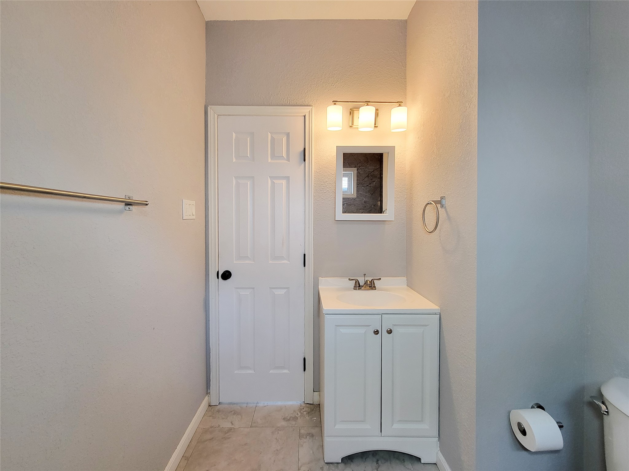 802 E 39th Property Photo 30