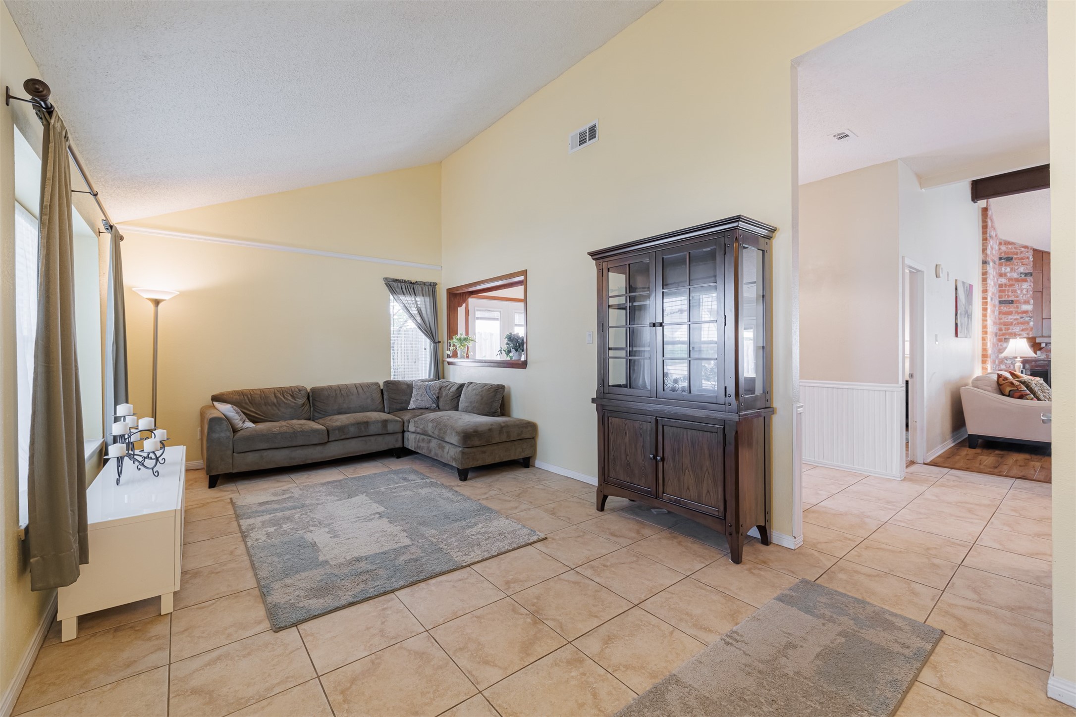 2615 Quarry Hill Road Property Photo 3