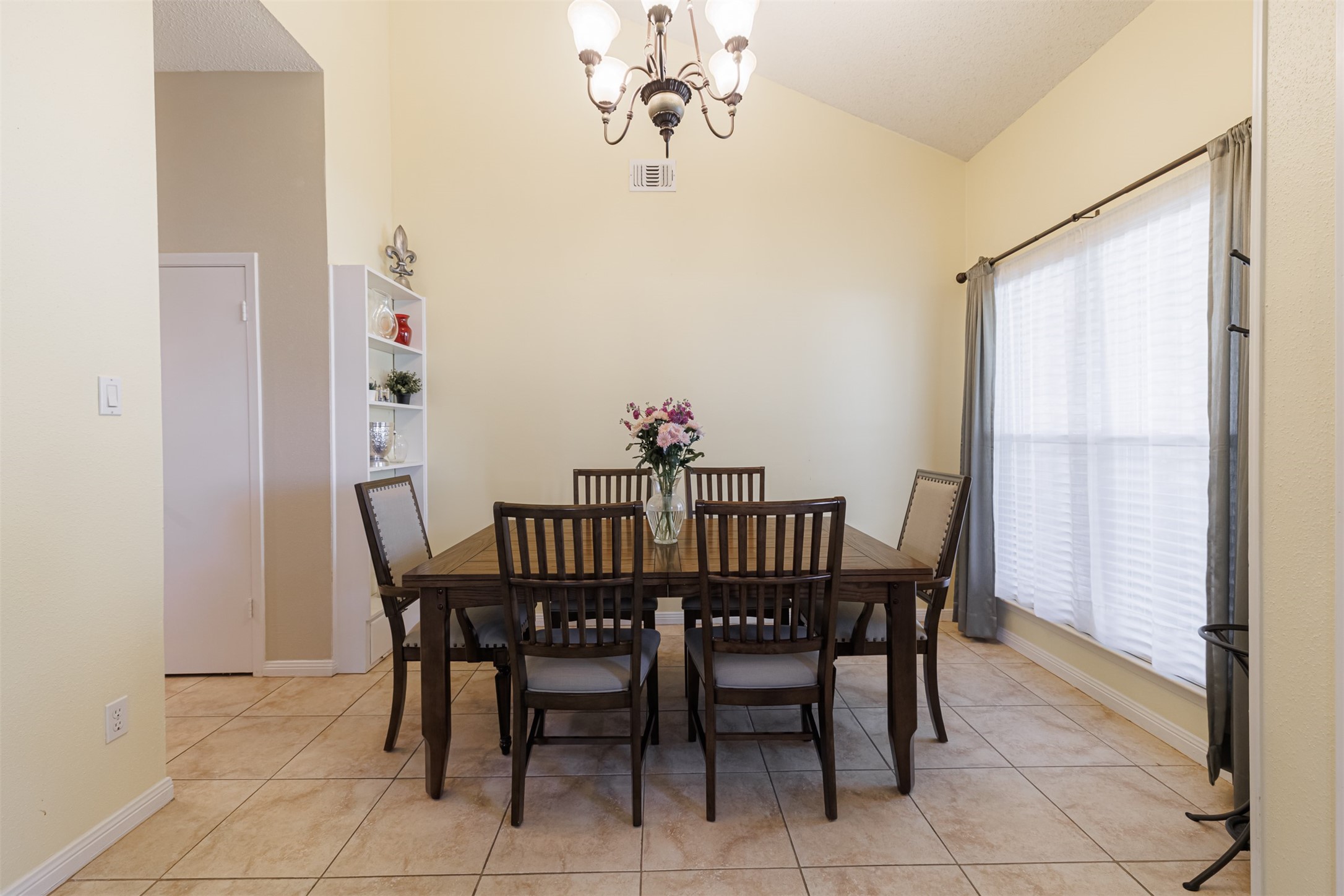 2615 Quarry Hill Road Property Photo 4