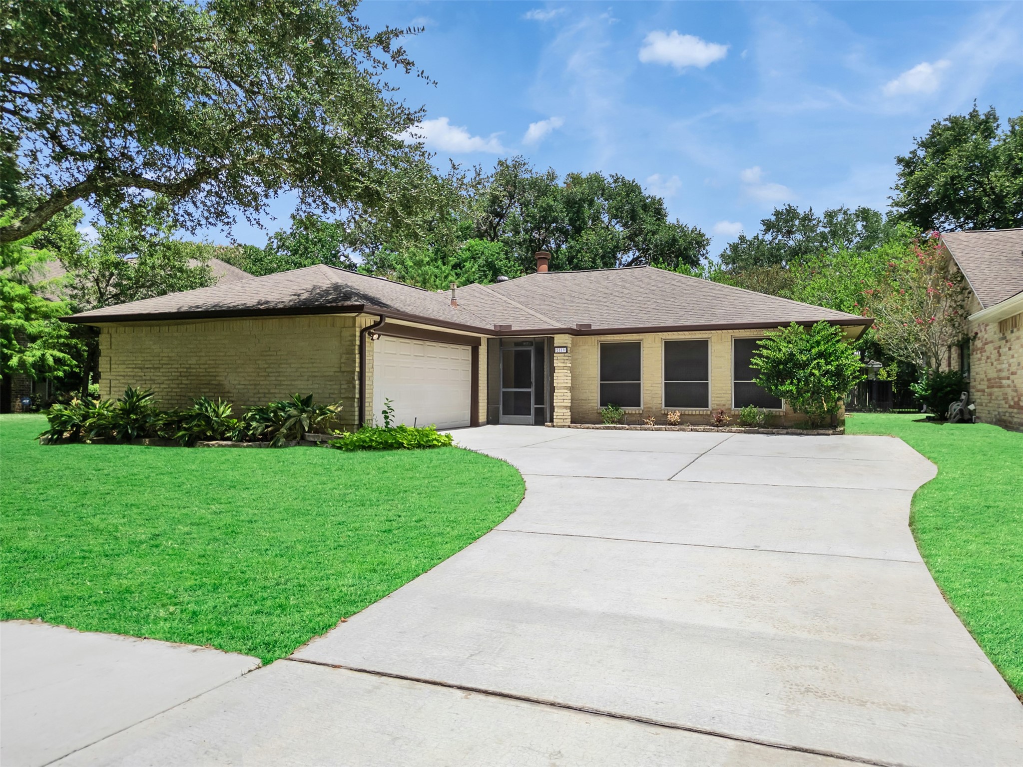 2819 Poplar Creek Lane Property Photo 1