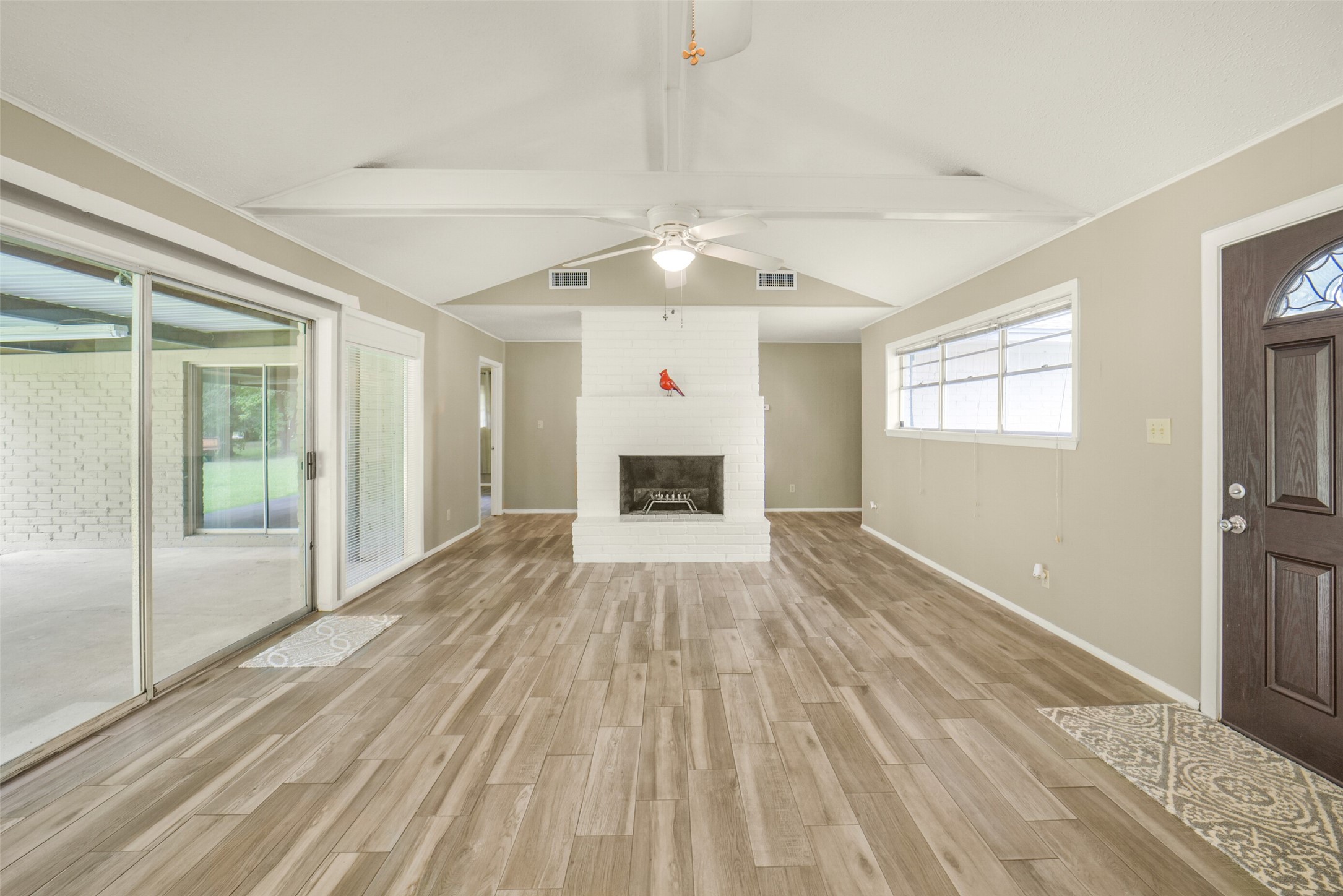23807 Red Oak Drive Property Photo 4