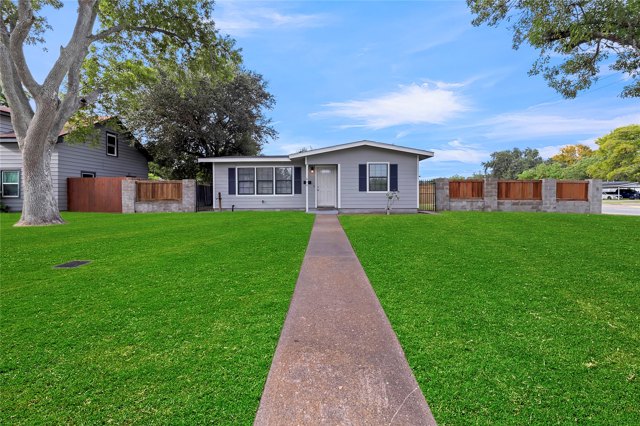 604 19th Avenue N Property Photo 1