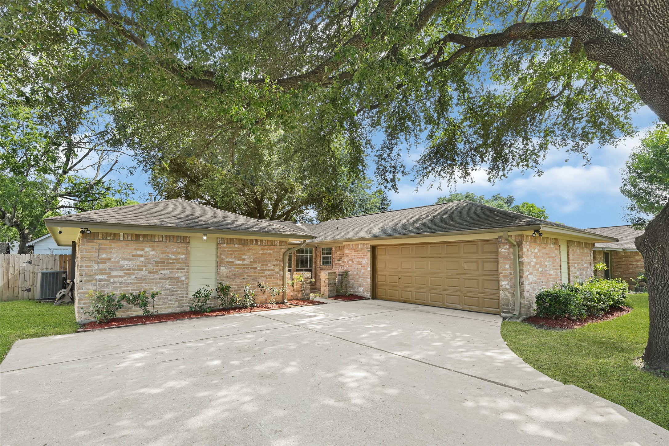 7323 Log View Drive Property Photo 1