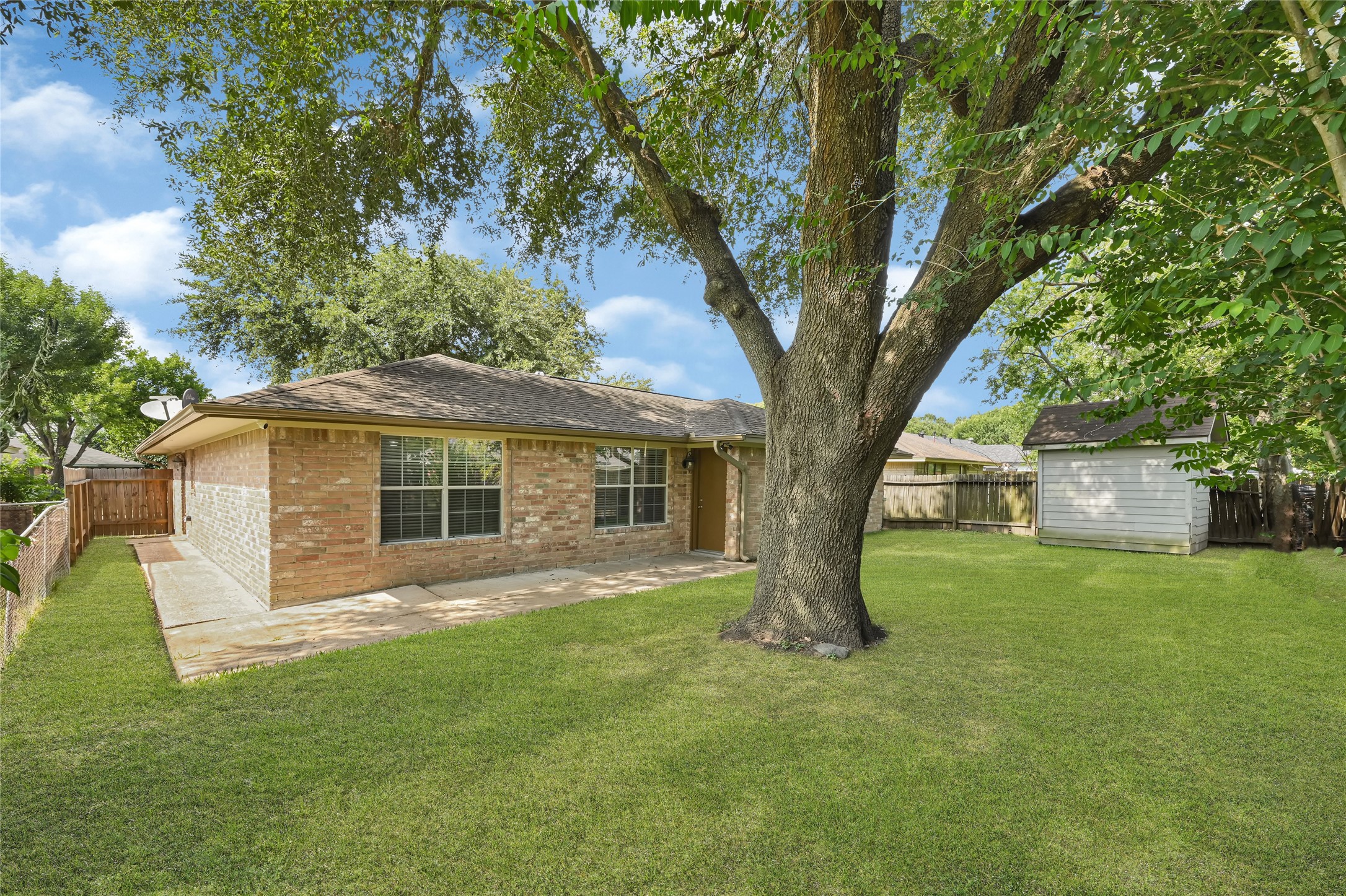 7323 Log View Drive Property Photo 4