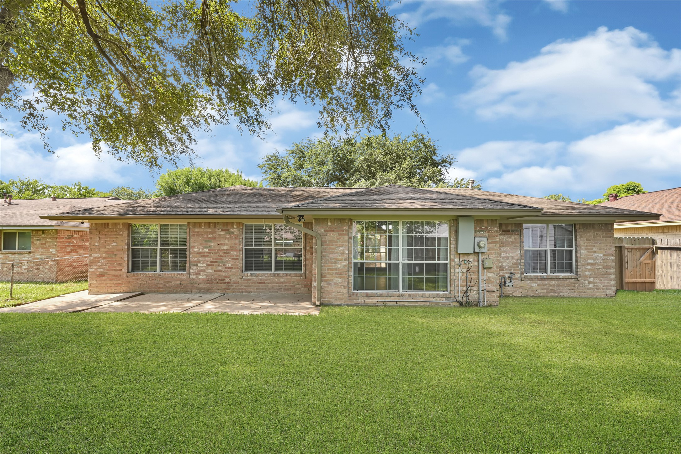 7323 Log View Drive Property Photo 5