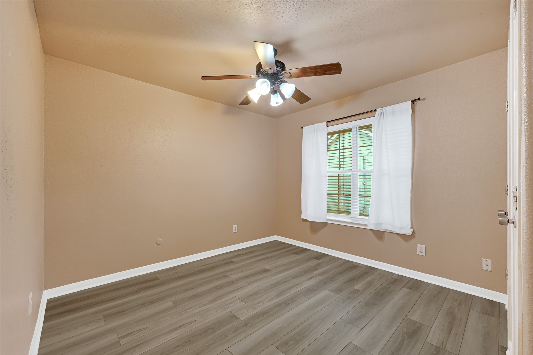7323 Log View Drive Property Photo 6