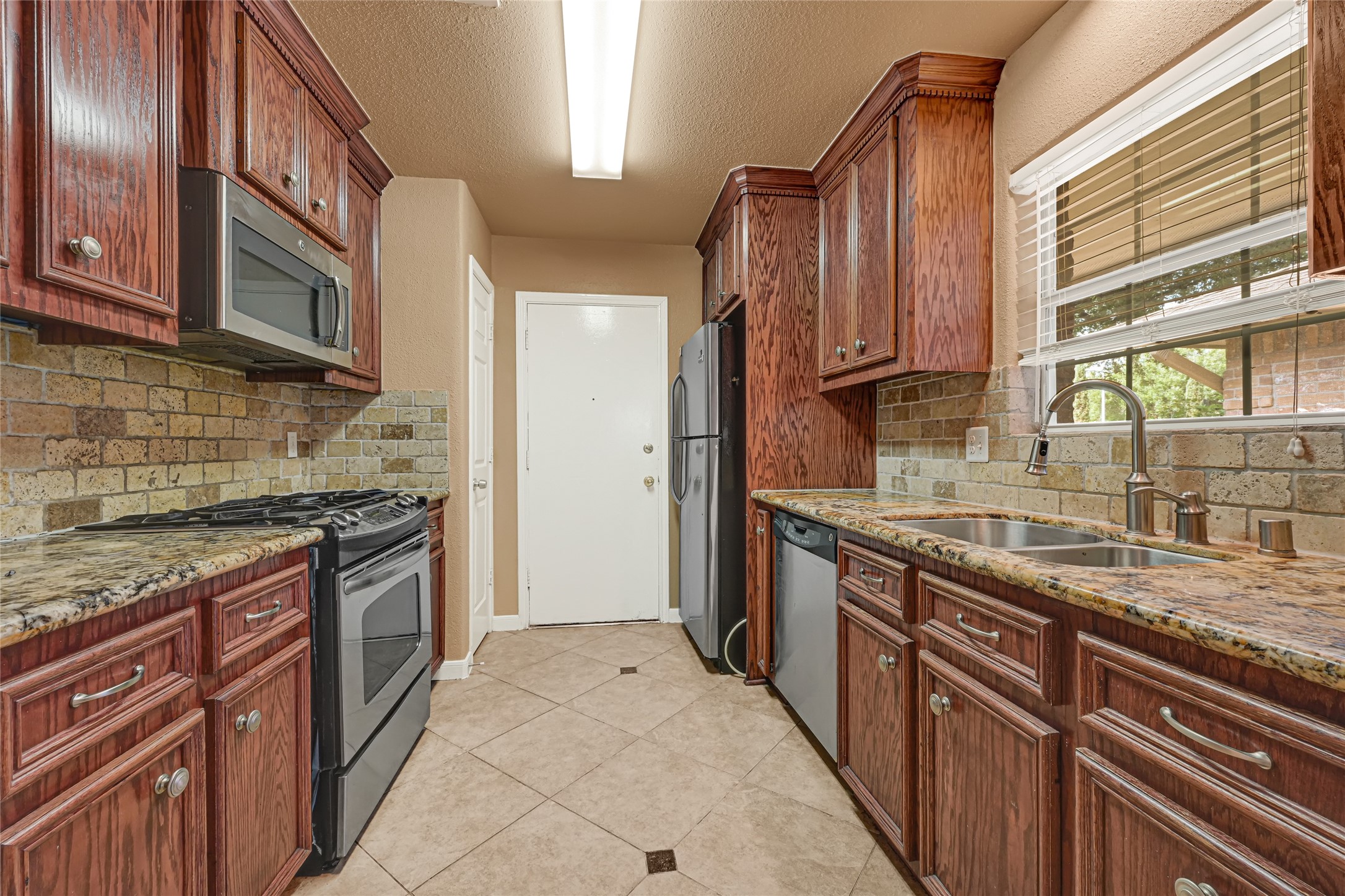 7323 Log View Drive Property Photo 16