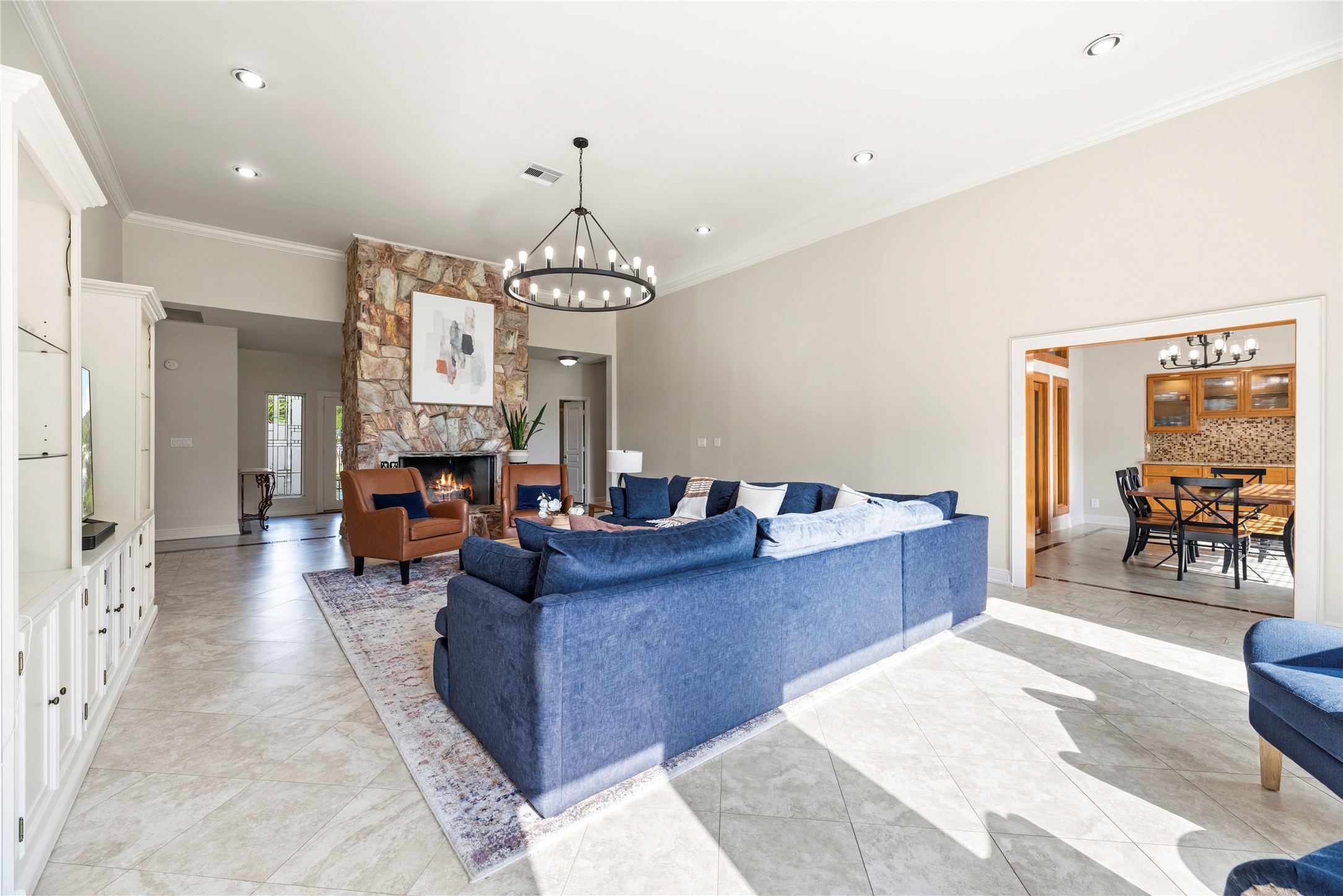 4815 Diamond Springs Drive Property Photo 4