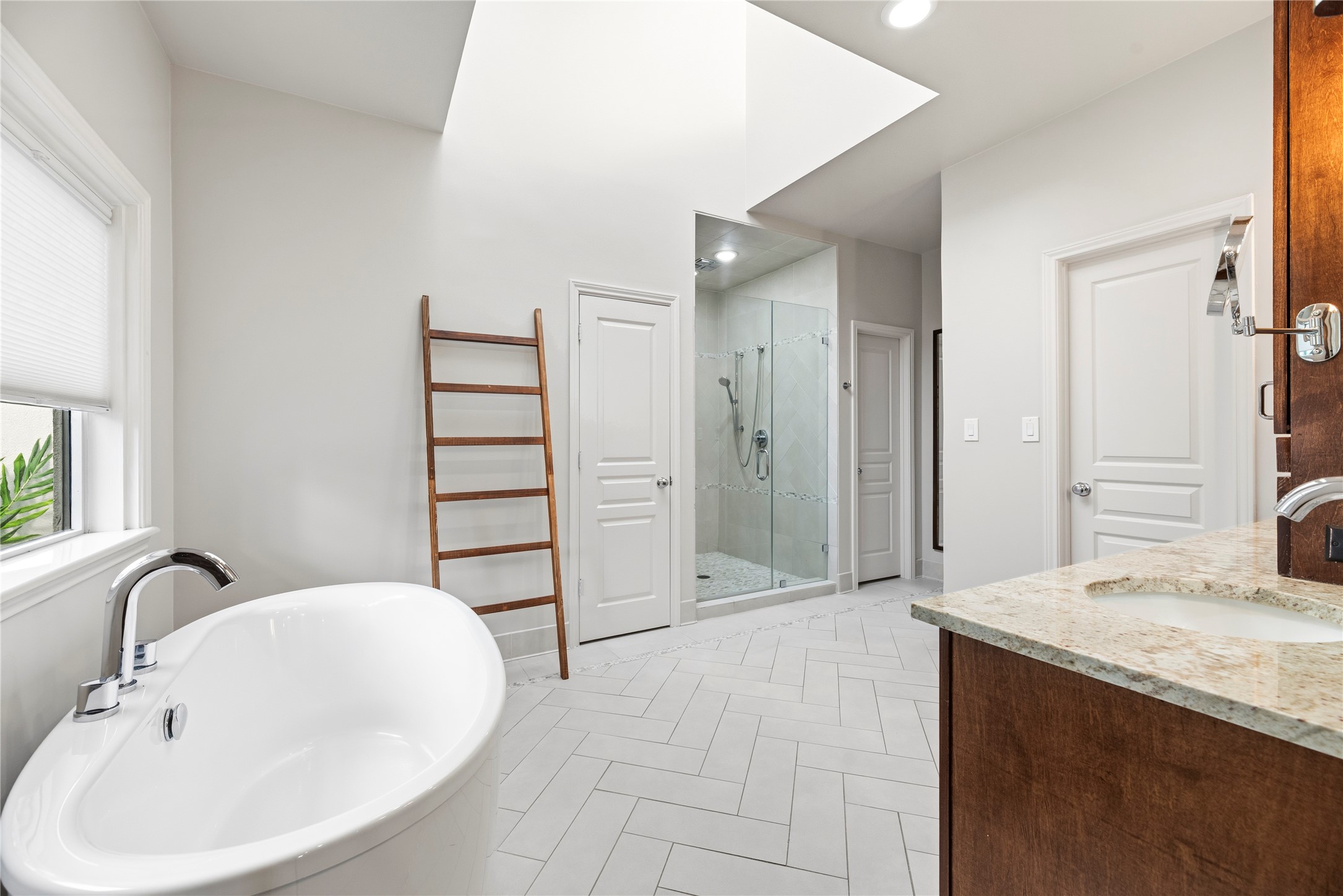 4815 Diamond Springs Drive Property Photo 6