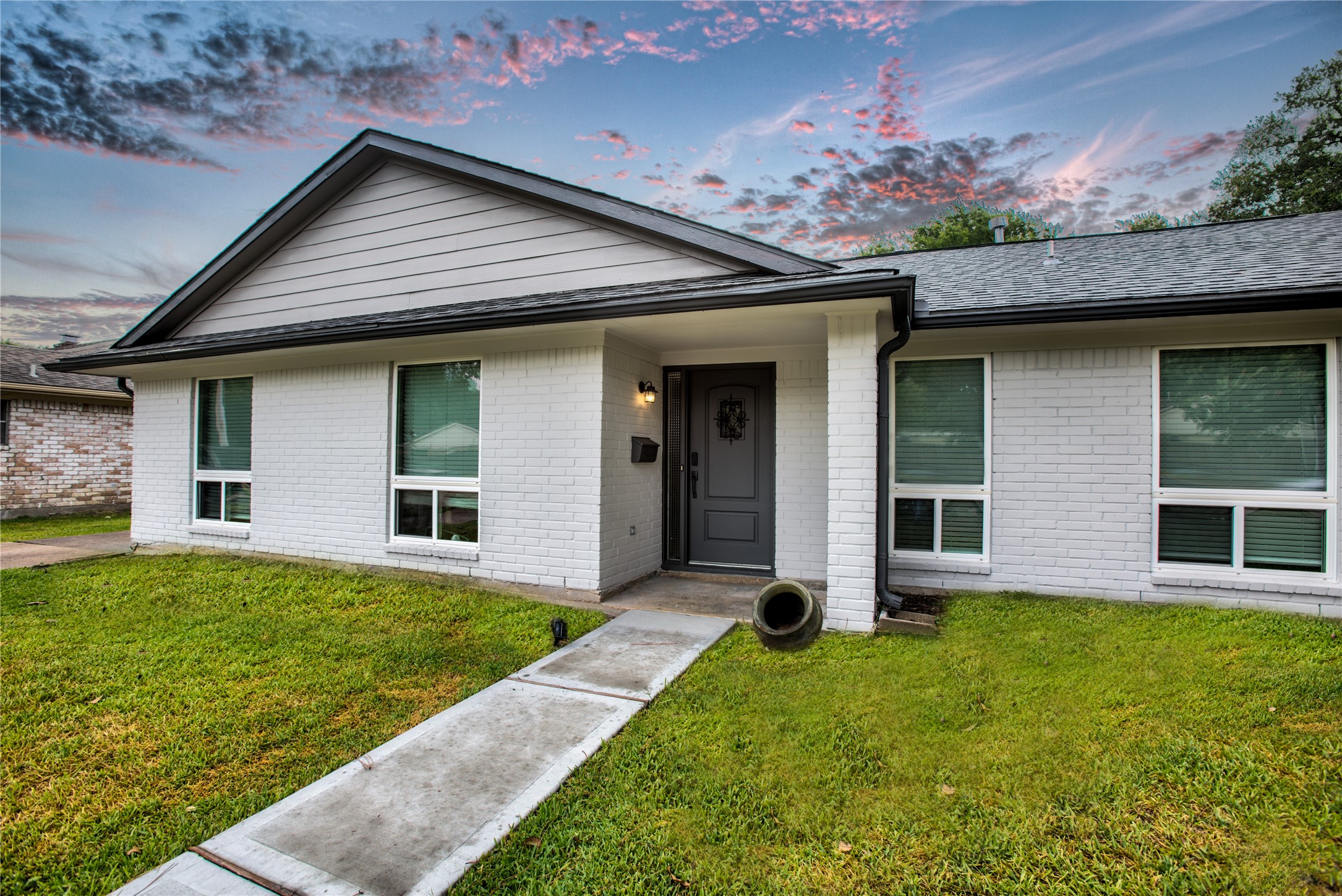 15711 El Camino Real Street Property Photo
