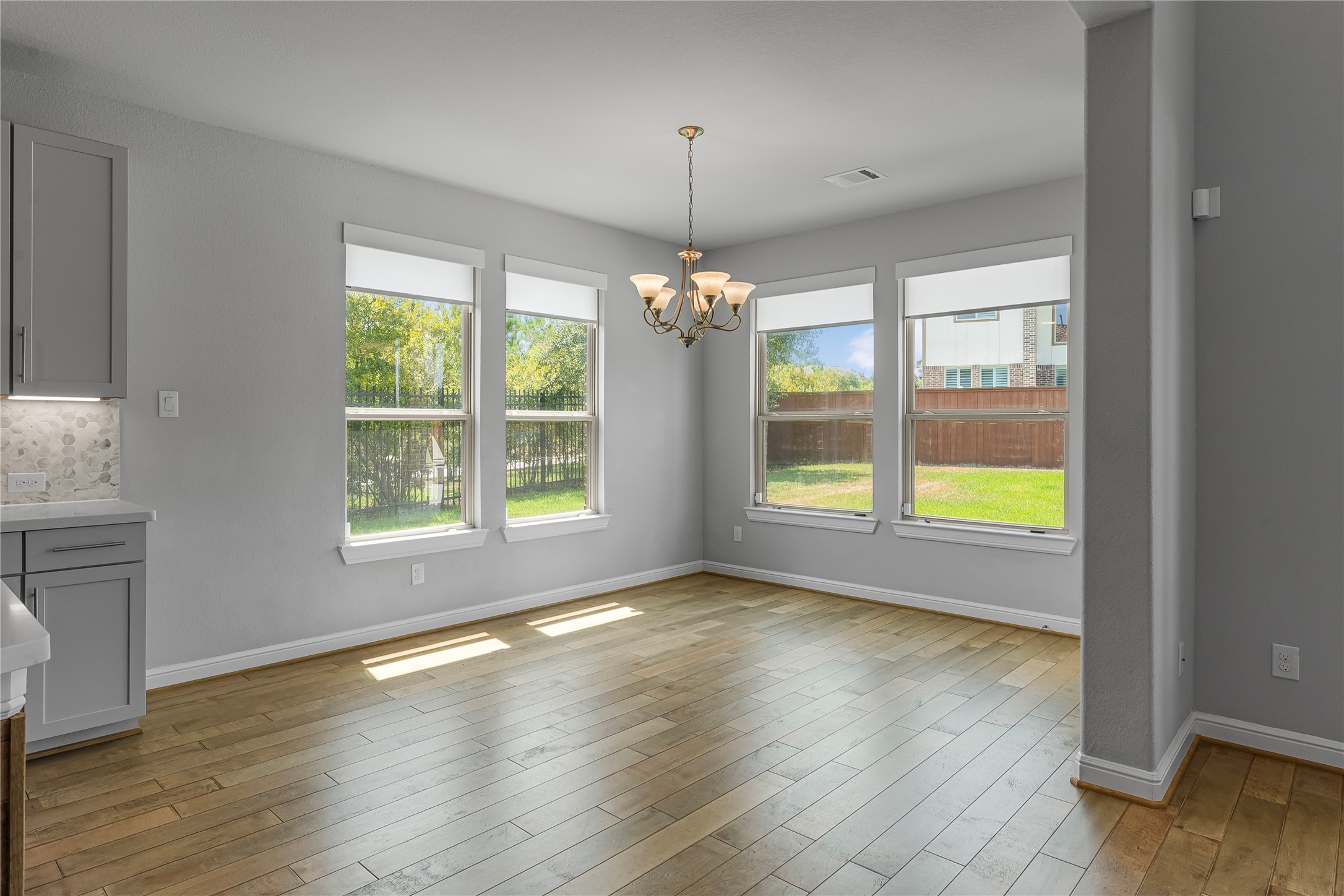 11 Winter Thicket Place Property Photo 14
