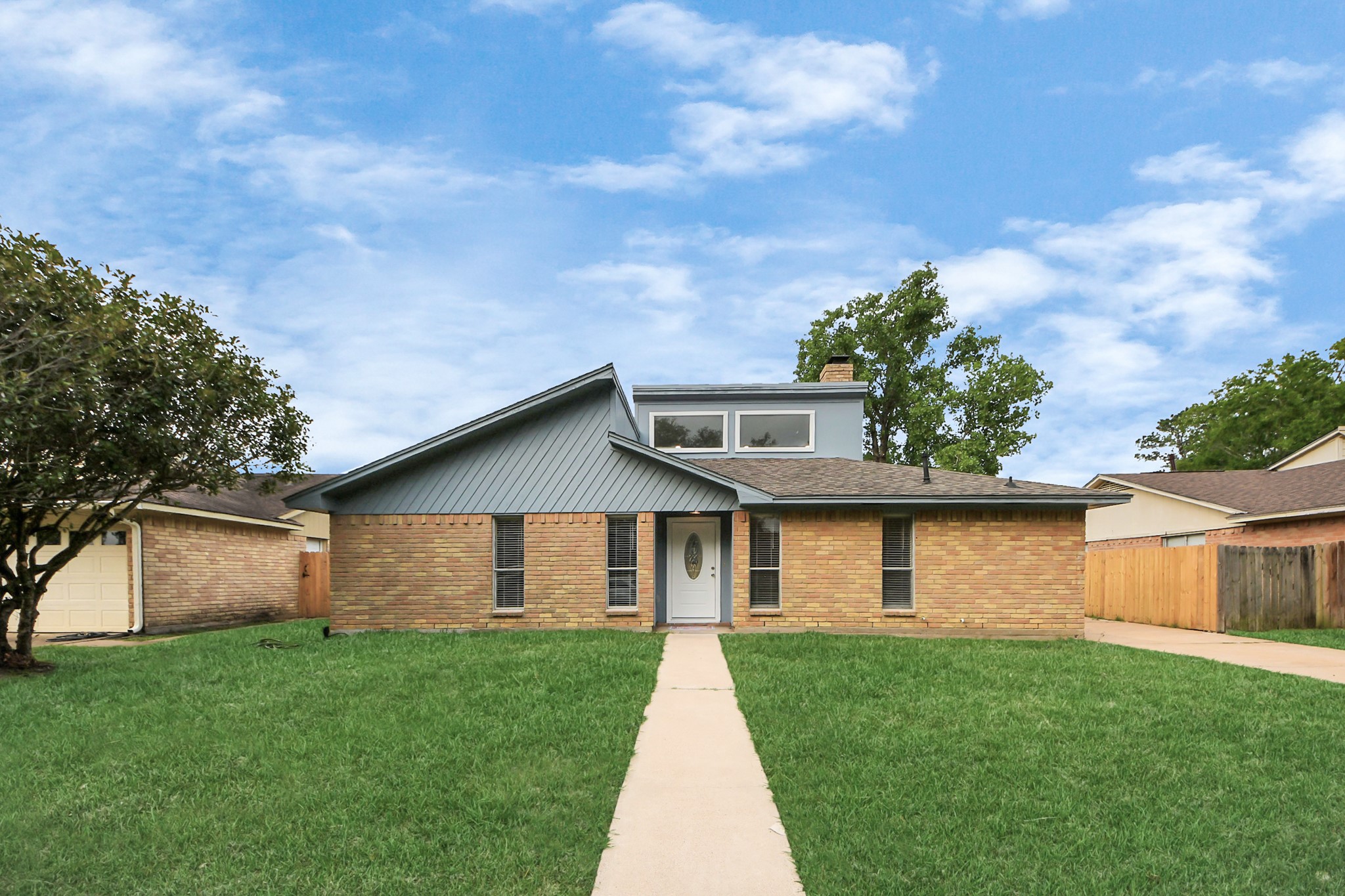 15723 Cascade Point Drive Property Photo 1