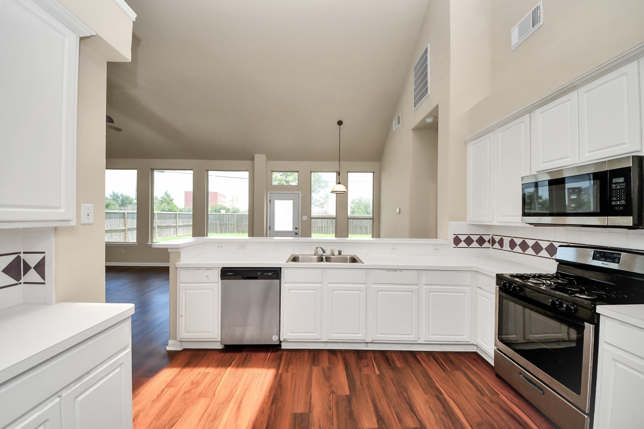 530 Majestic Ridge Drive Property Photo 6