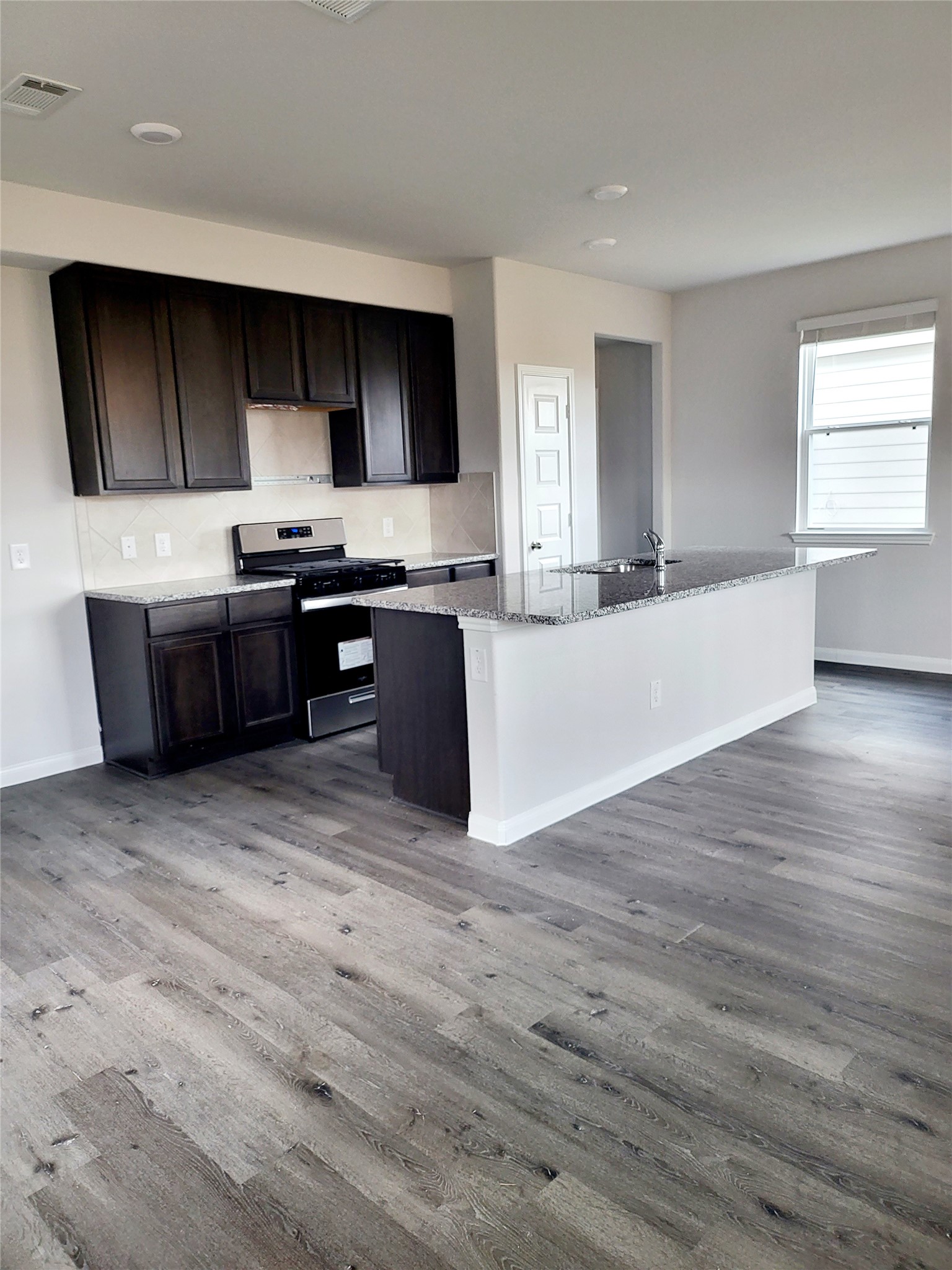 22103 Grand Majestic Property Photo 4