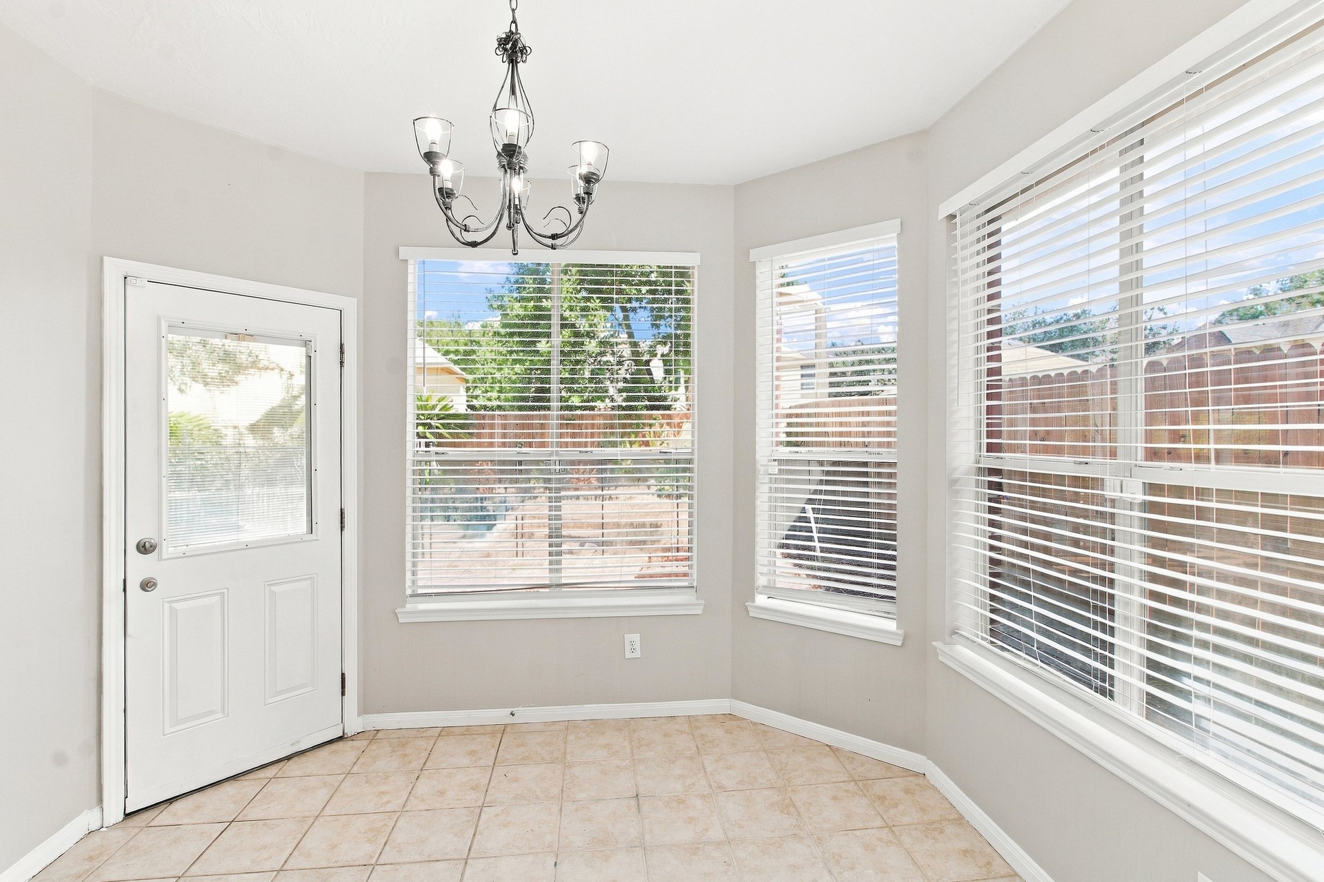 2208 Palm Lagoon Drive Property Photo 5