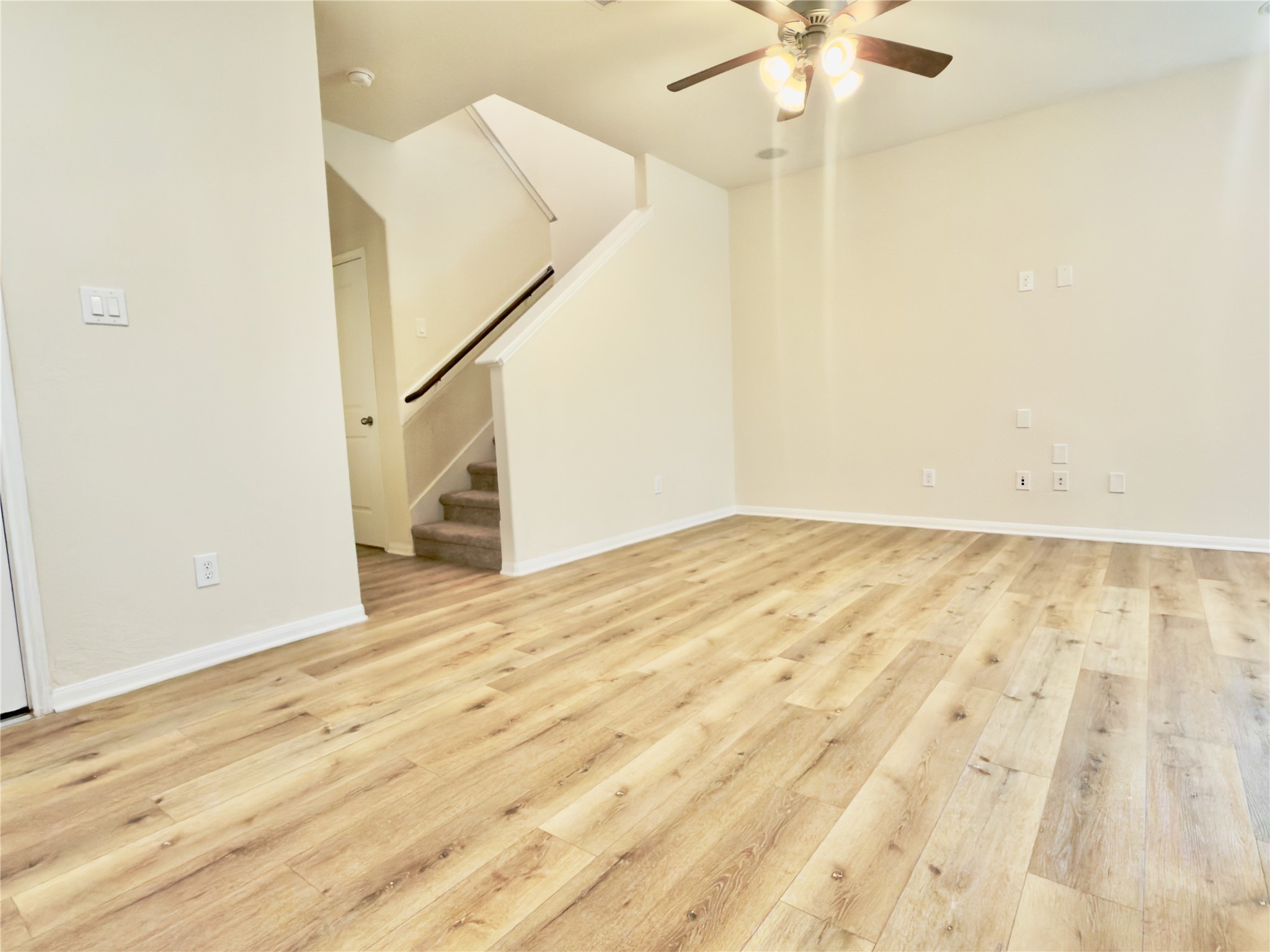 17035 Amarose Drive Property Photo 3