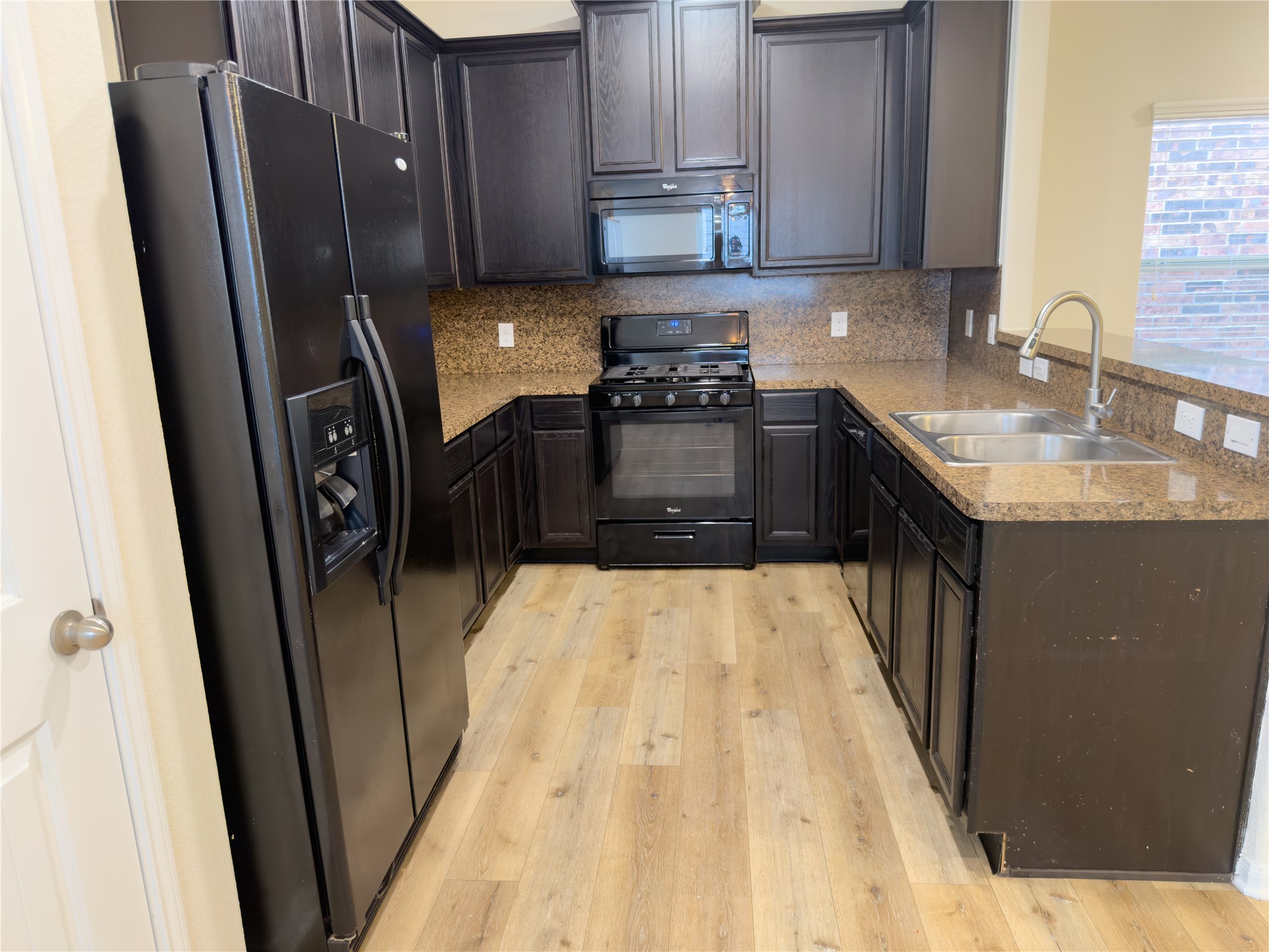 17035 Amarose Drive Property Photo 8