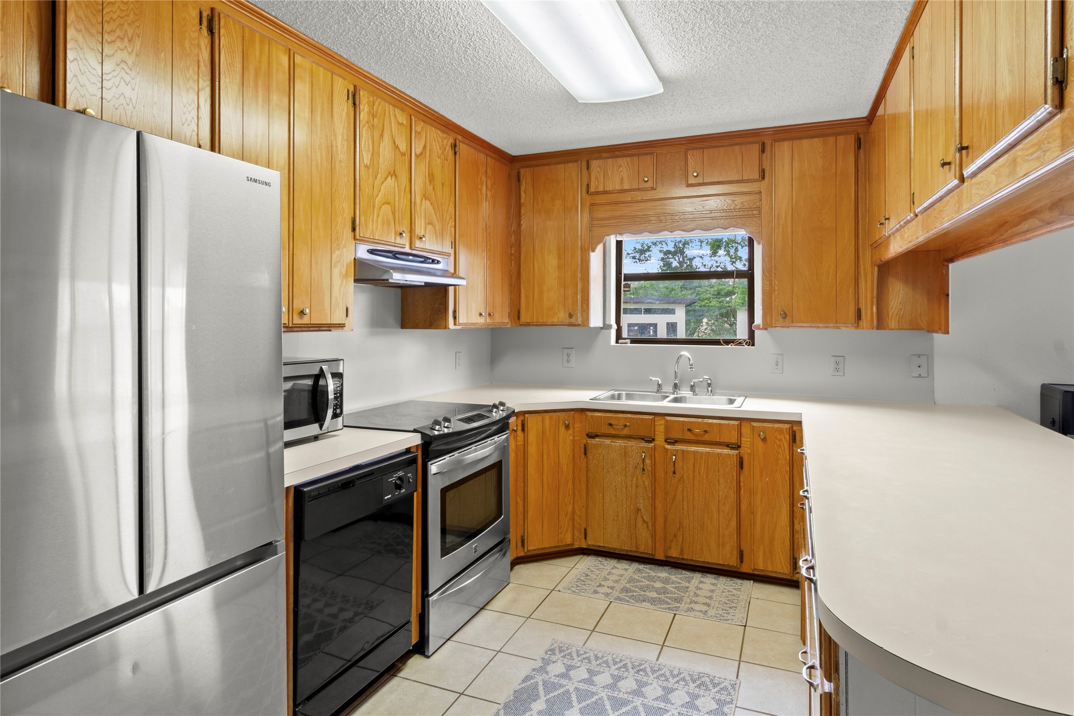 110 N Avenue D Property Photo 14