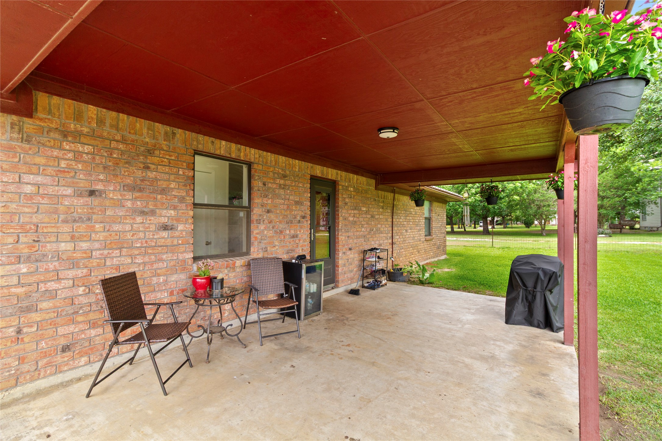 110 N Avenue D Property Photo 18