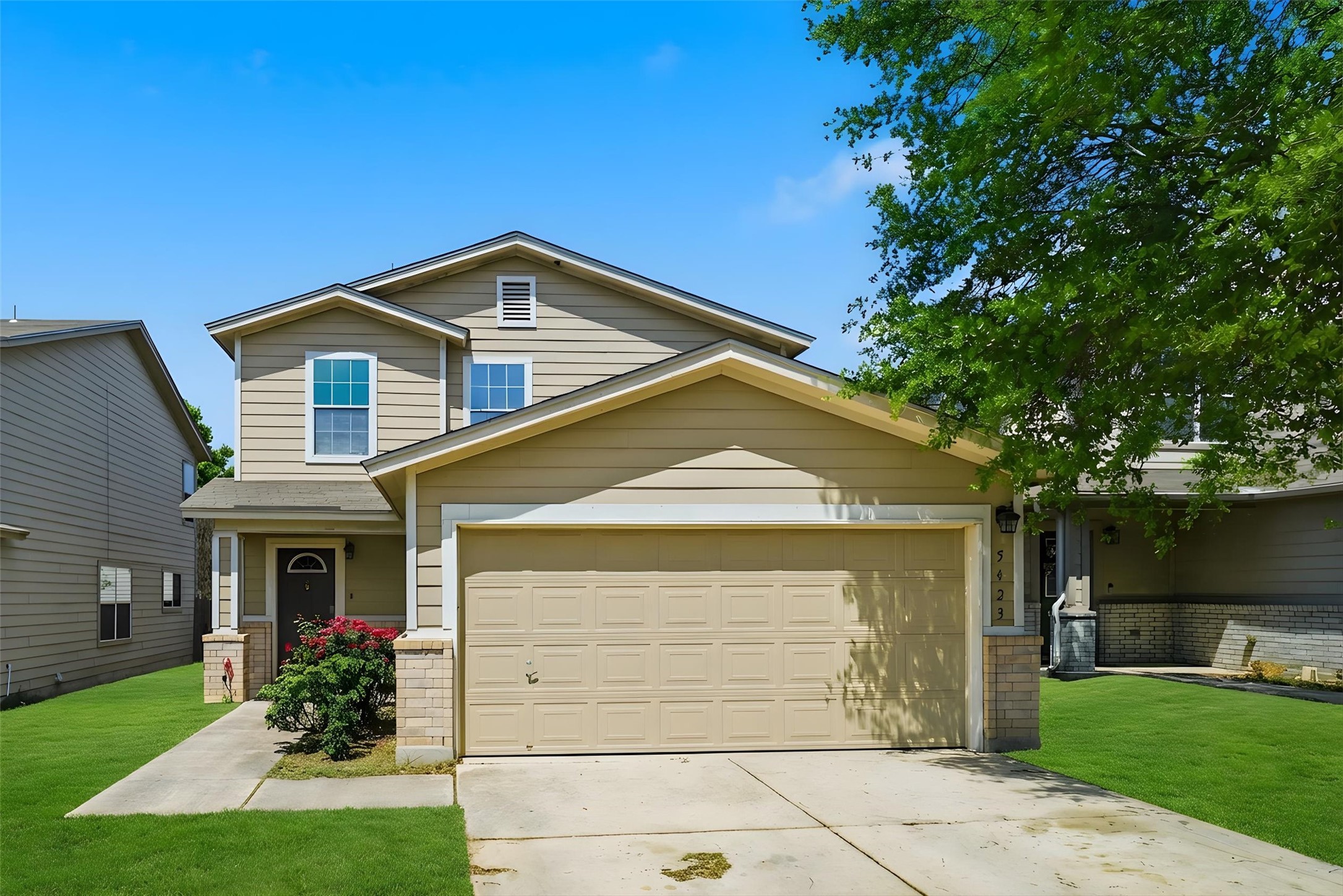 5423 Spring Walk Property Photo 3