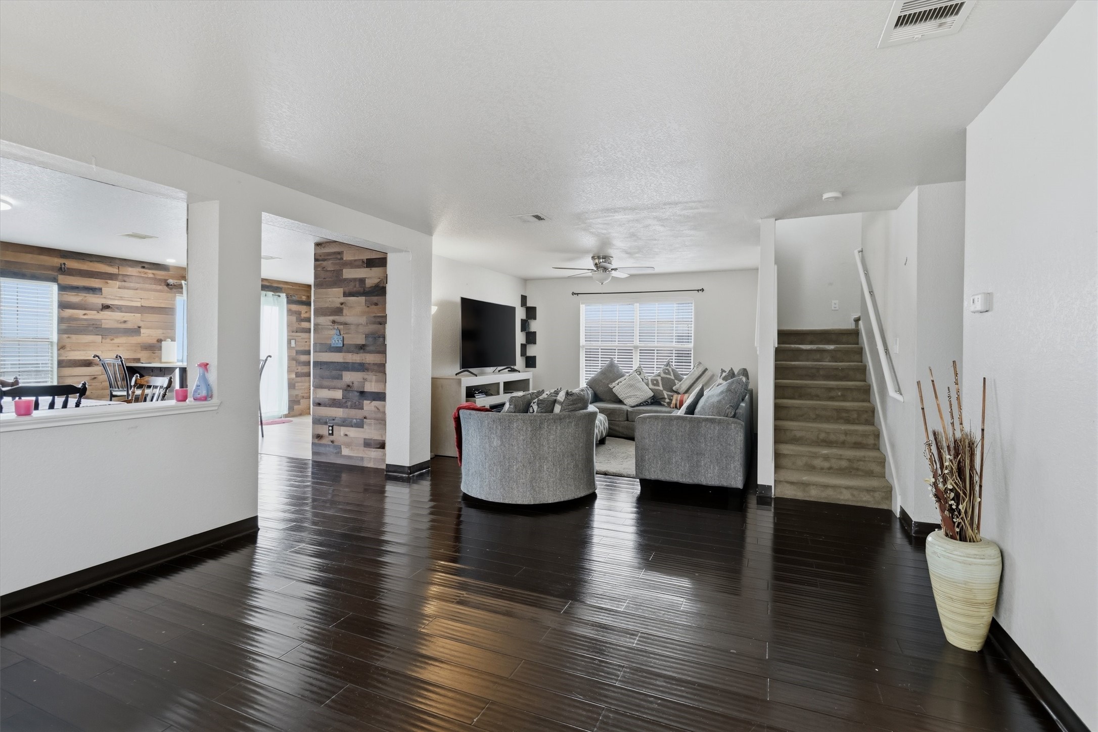5423 Spring Walk Property Photo 4