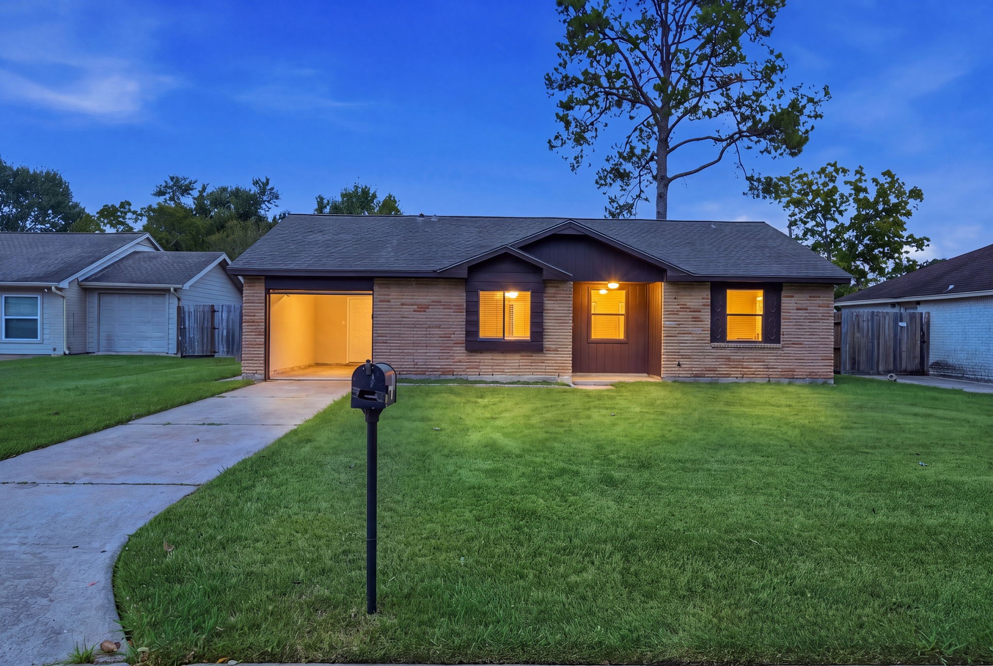 802 E Stadium Court Property Photo 1