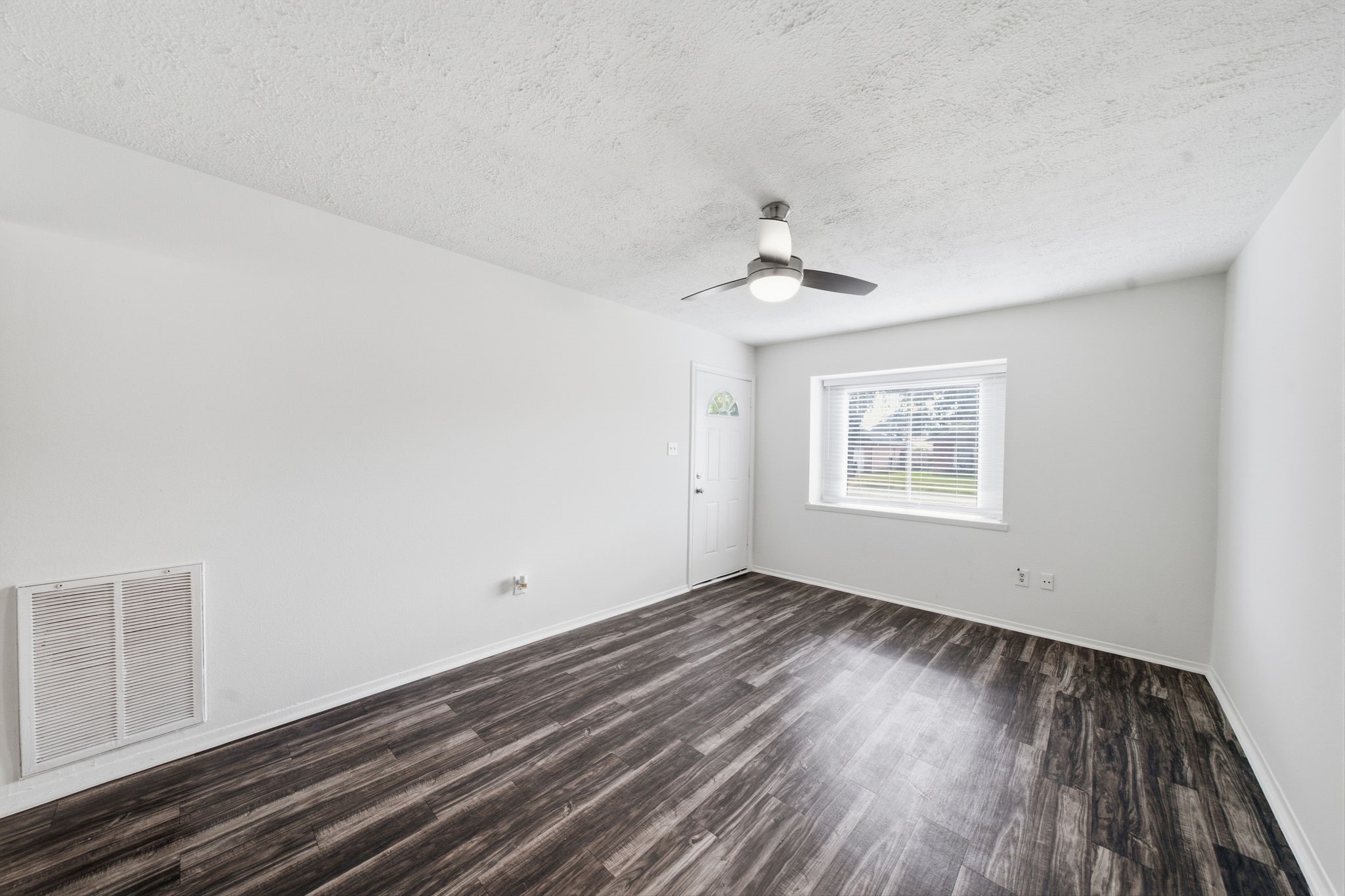 802 E Stadium Court Property Photo 3