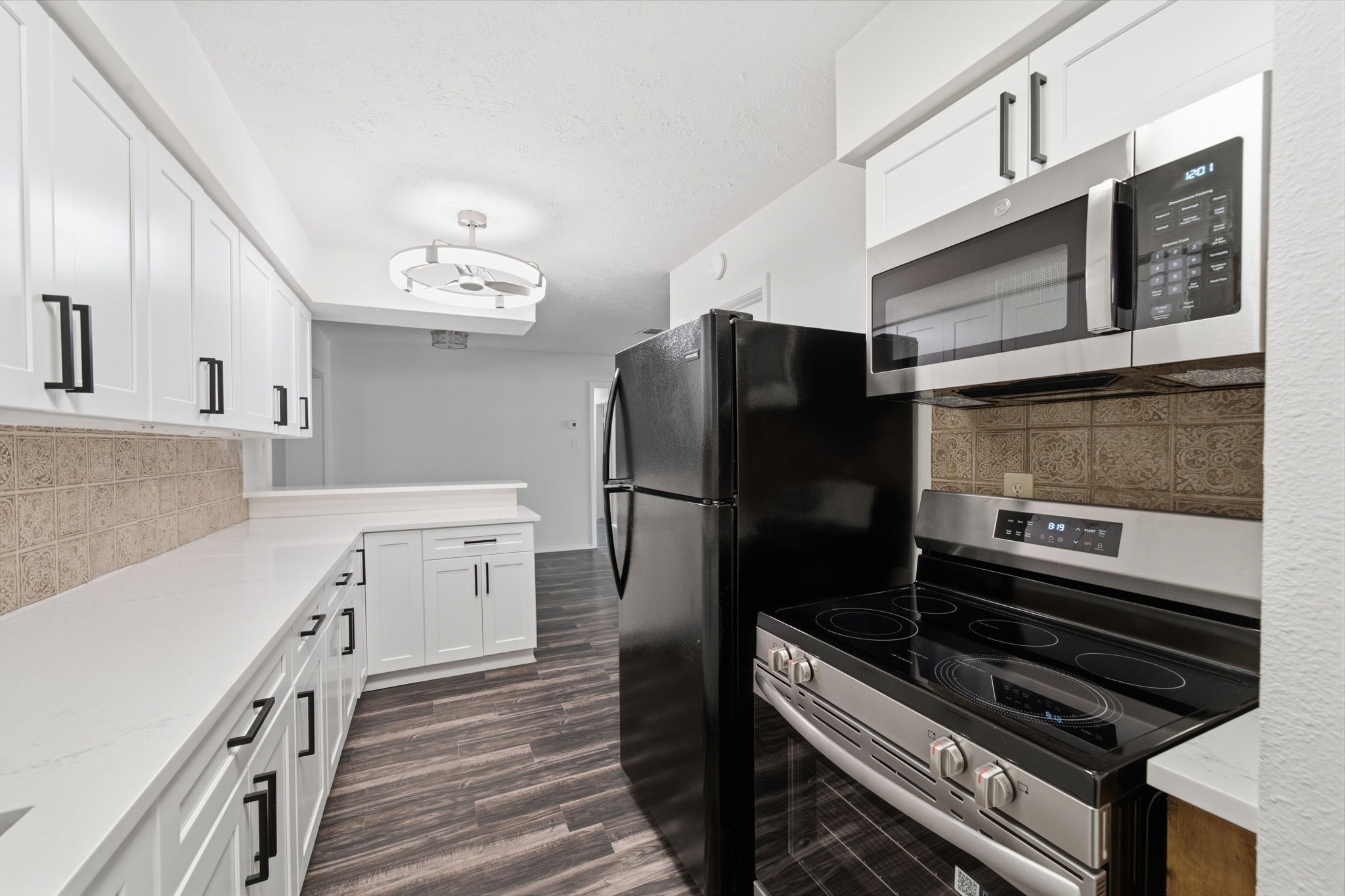 802 E Stadium Court Property Photo 6
