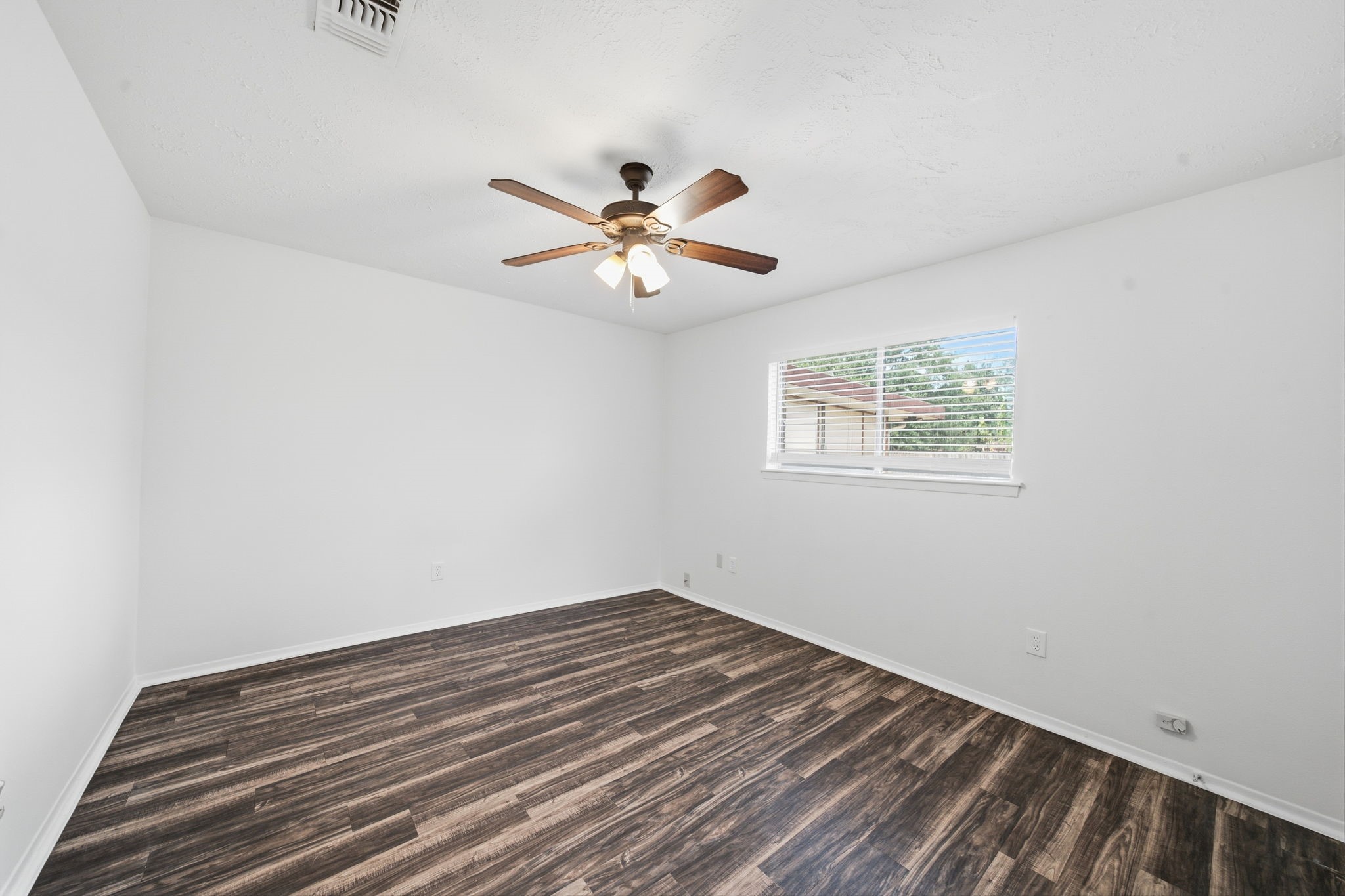 802 E Stadium Court Property Photo 16