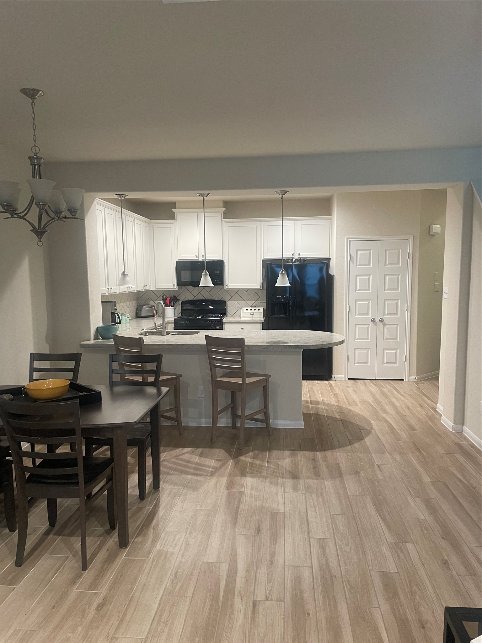 5514 Clarendon Hills Court Property Photo 12