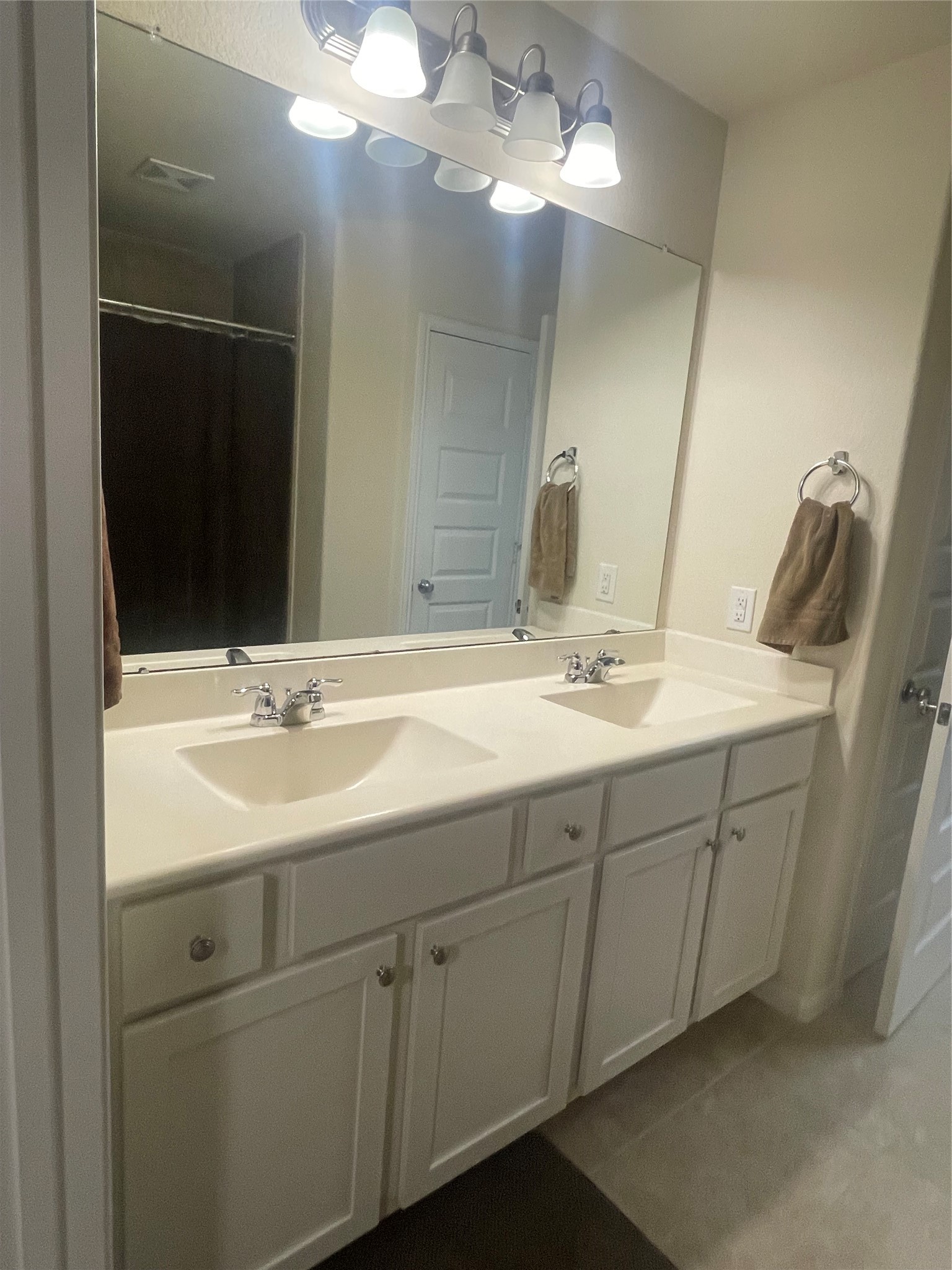 5514 Clarendon Hills Court Property Photo 24