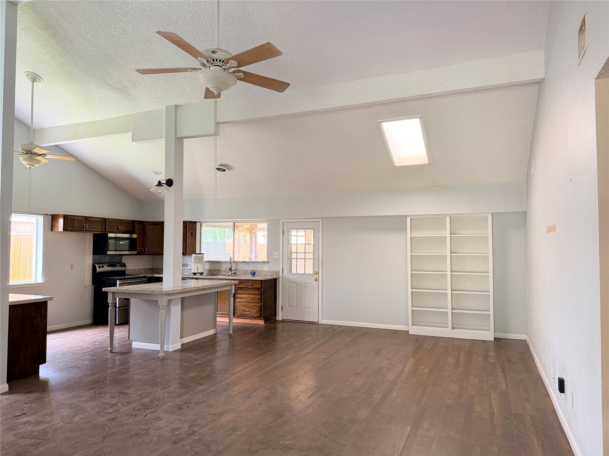 804 Driftwood Street Property Photo 3