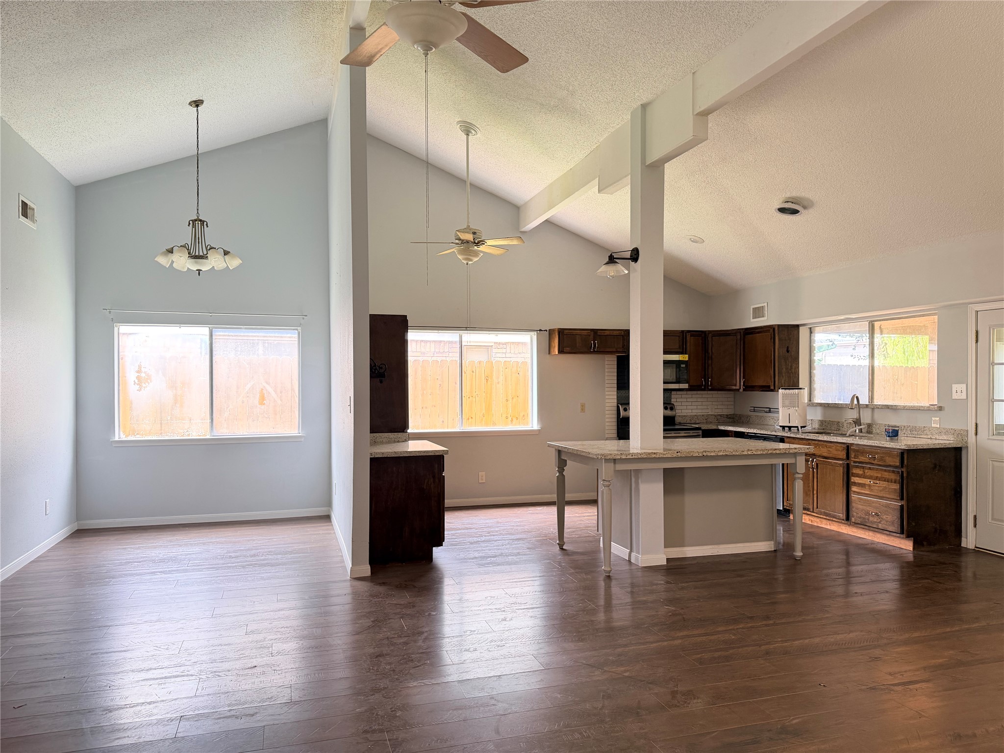 804 Driftwood Street Property Photo 4
