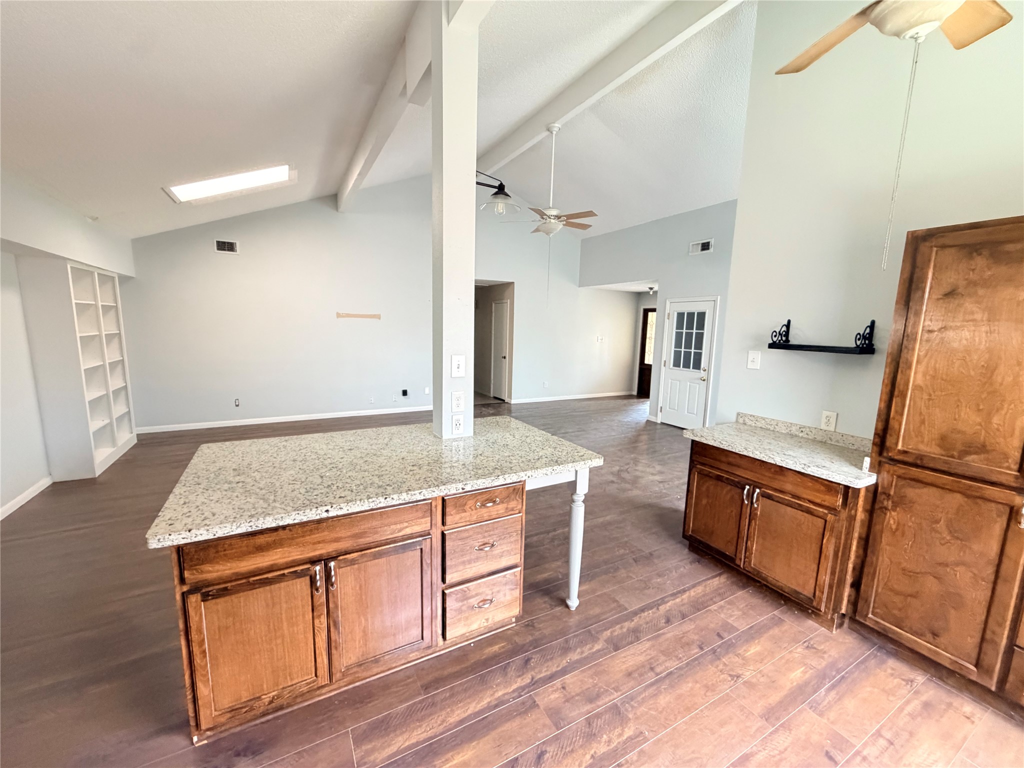 804 Driftwood Street Property Photo 7
