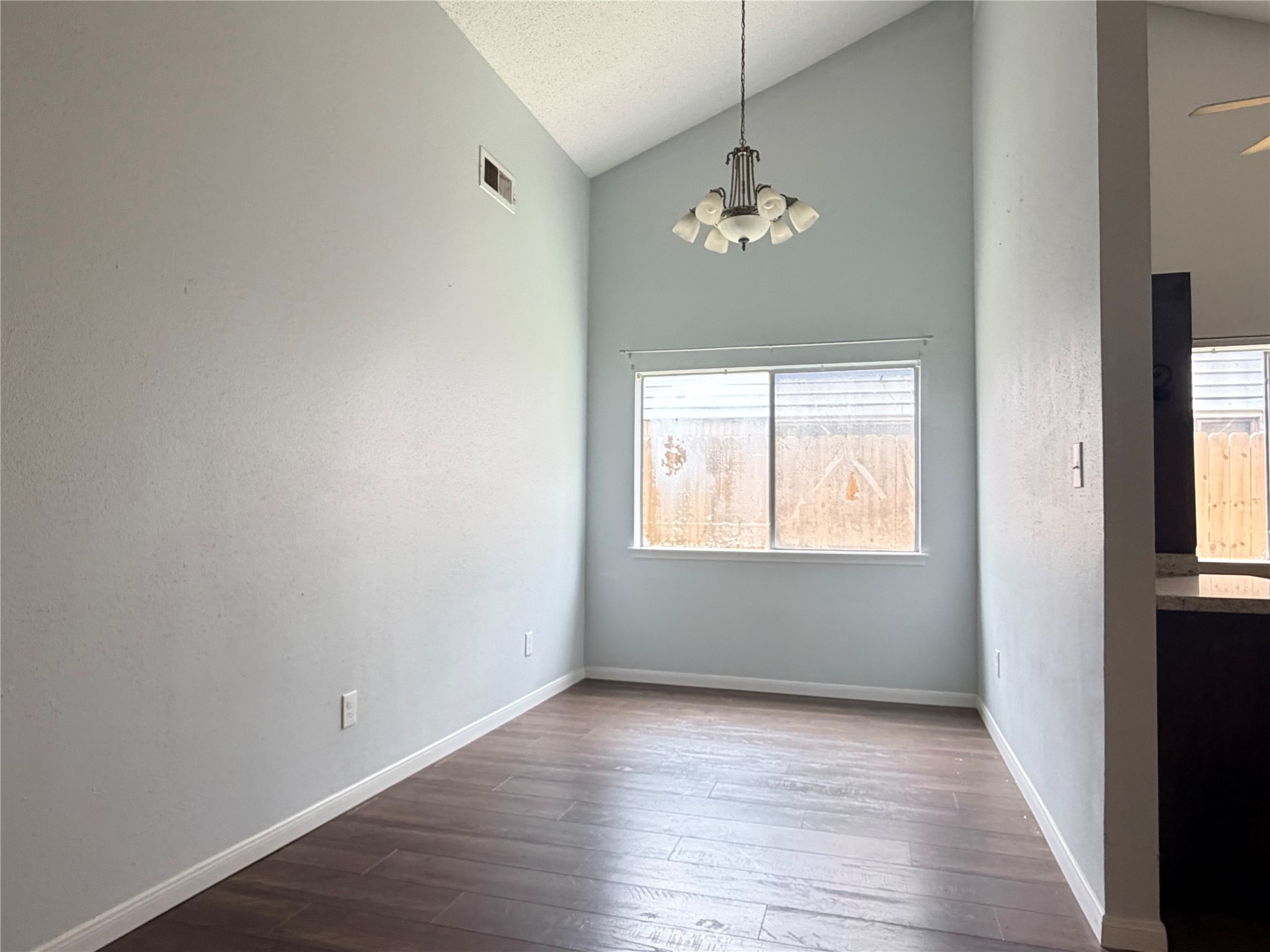 804 Driftwood Street Property Photo 8