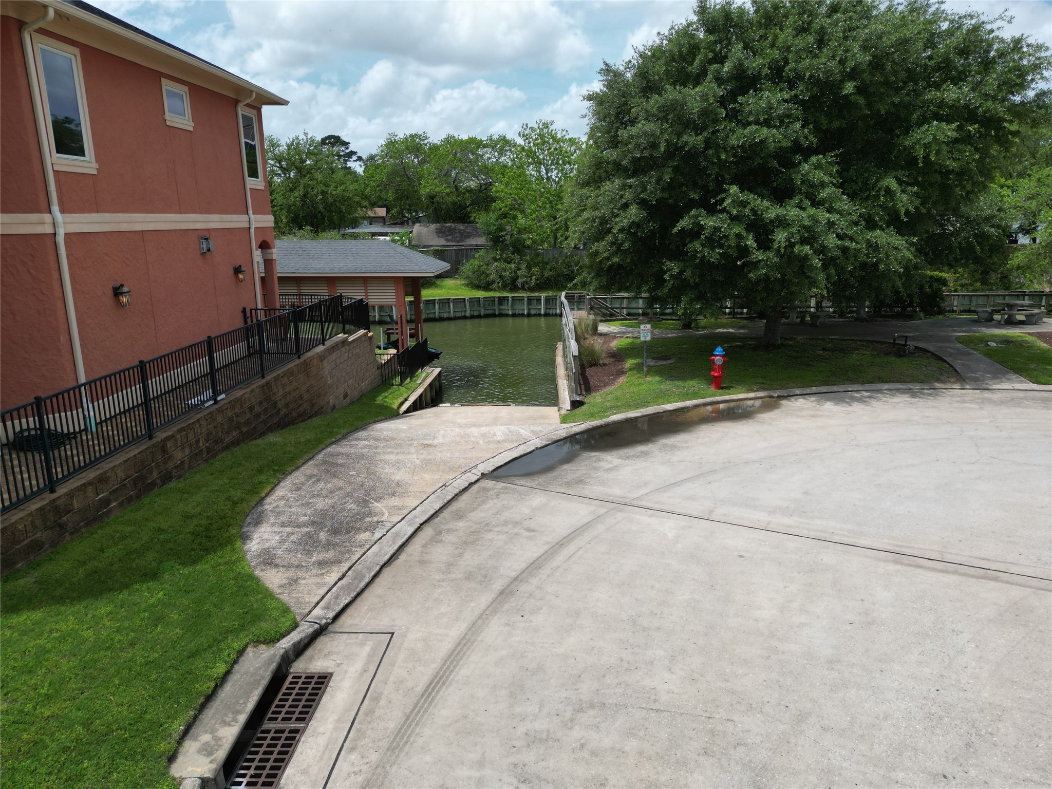 307 Blue Water Way Property Photo 12