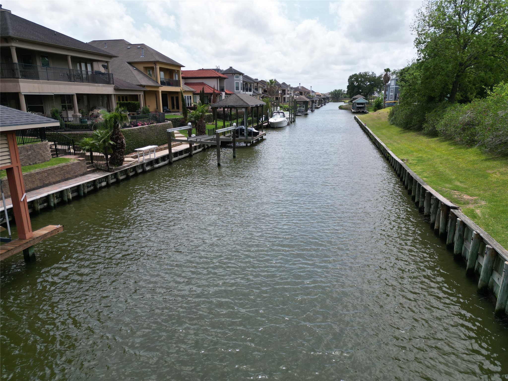 307 Blue Water Way Property Photo 14