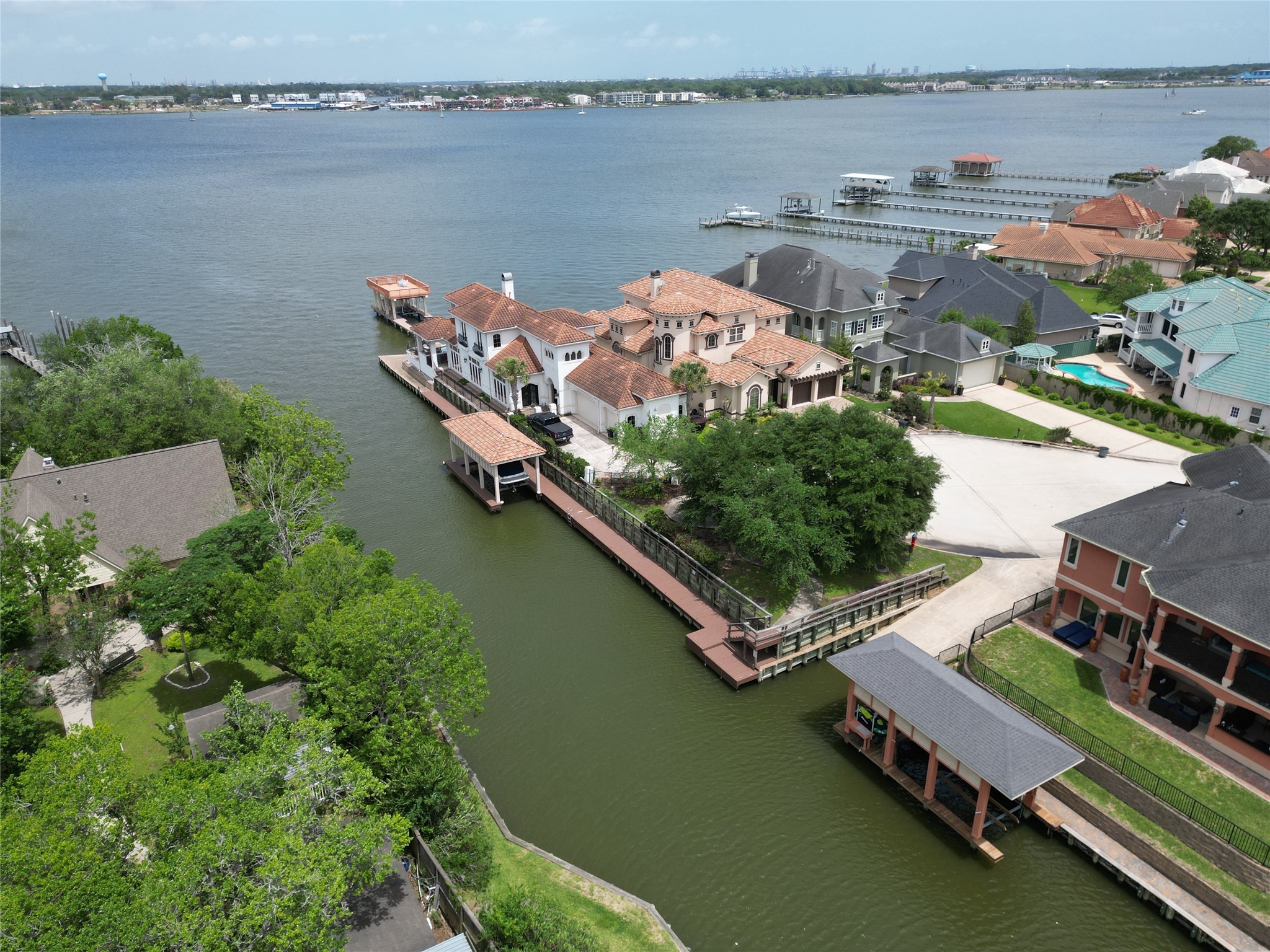 307 Blue Water Way Property Photo 16