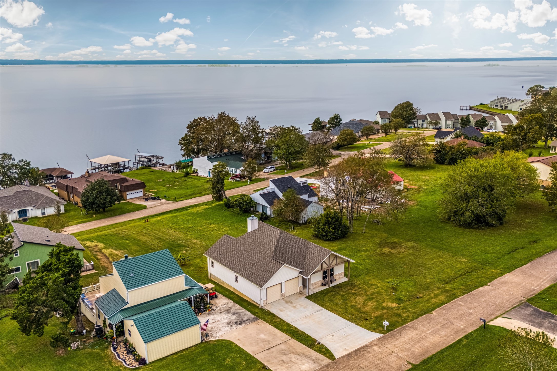 606 Echo Lane Property Photo 4