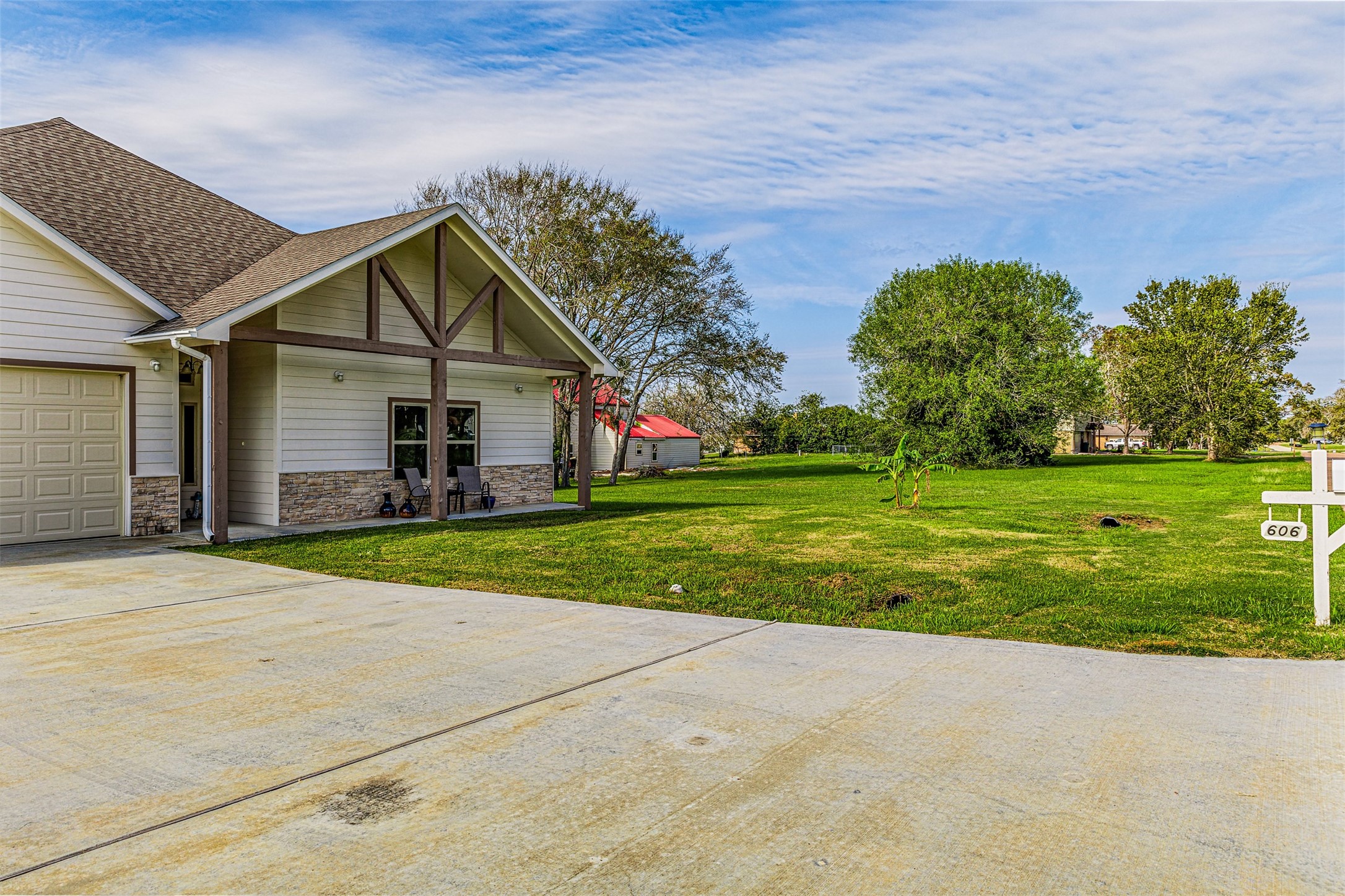 606 Echo Lane Property Photo 9